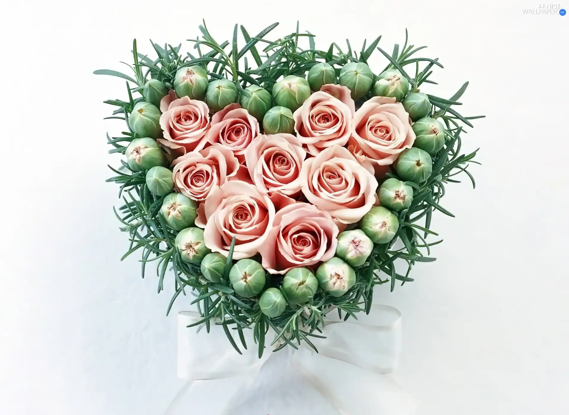 small bunch, shape, heart, roses