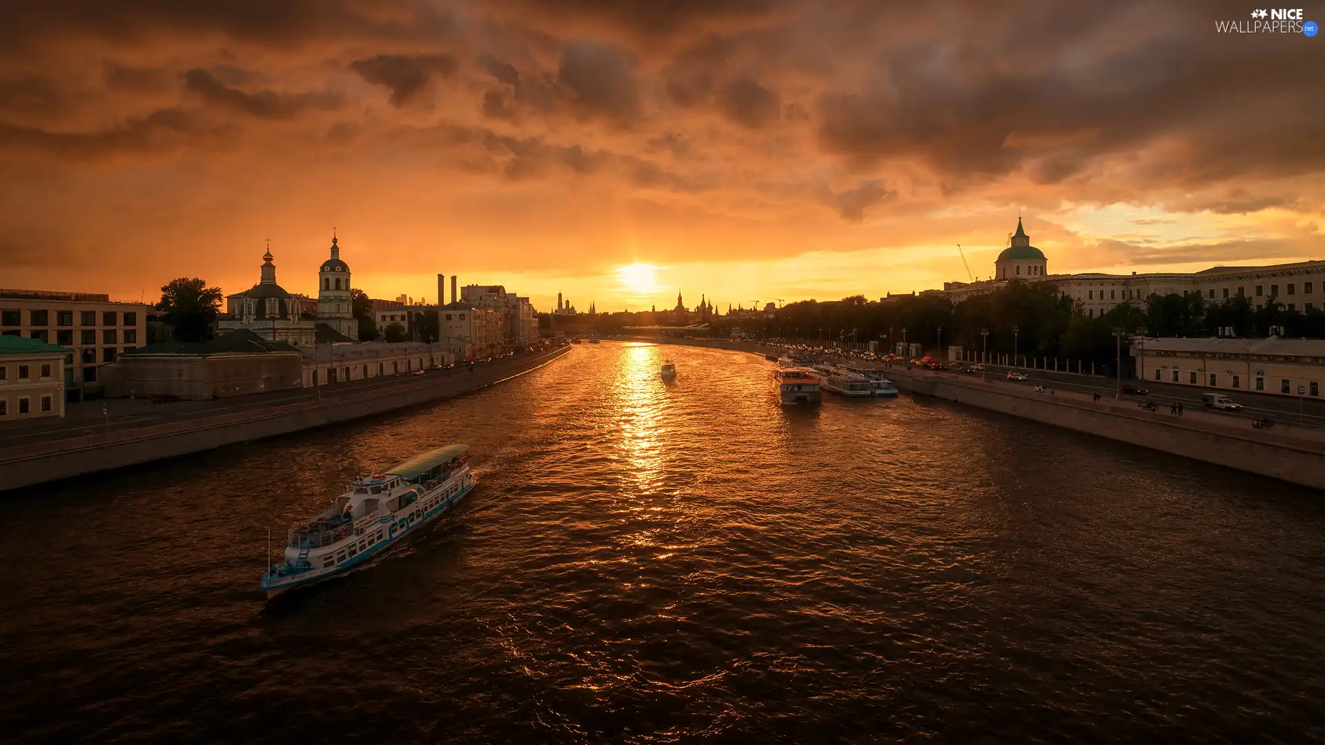 Houses, vessels, Moscow, Churches, Moscow River, Great Sunsets, Russia