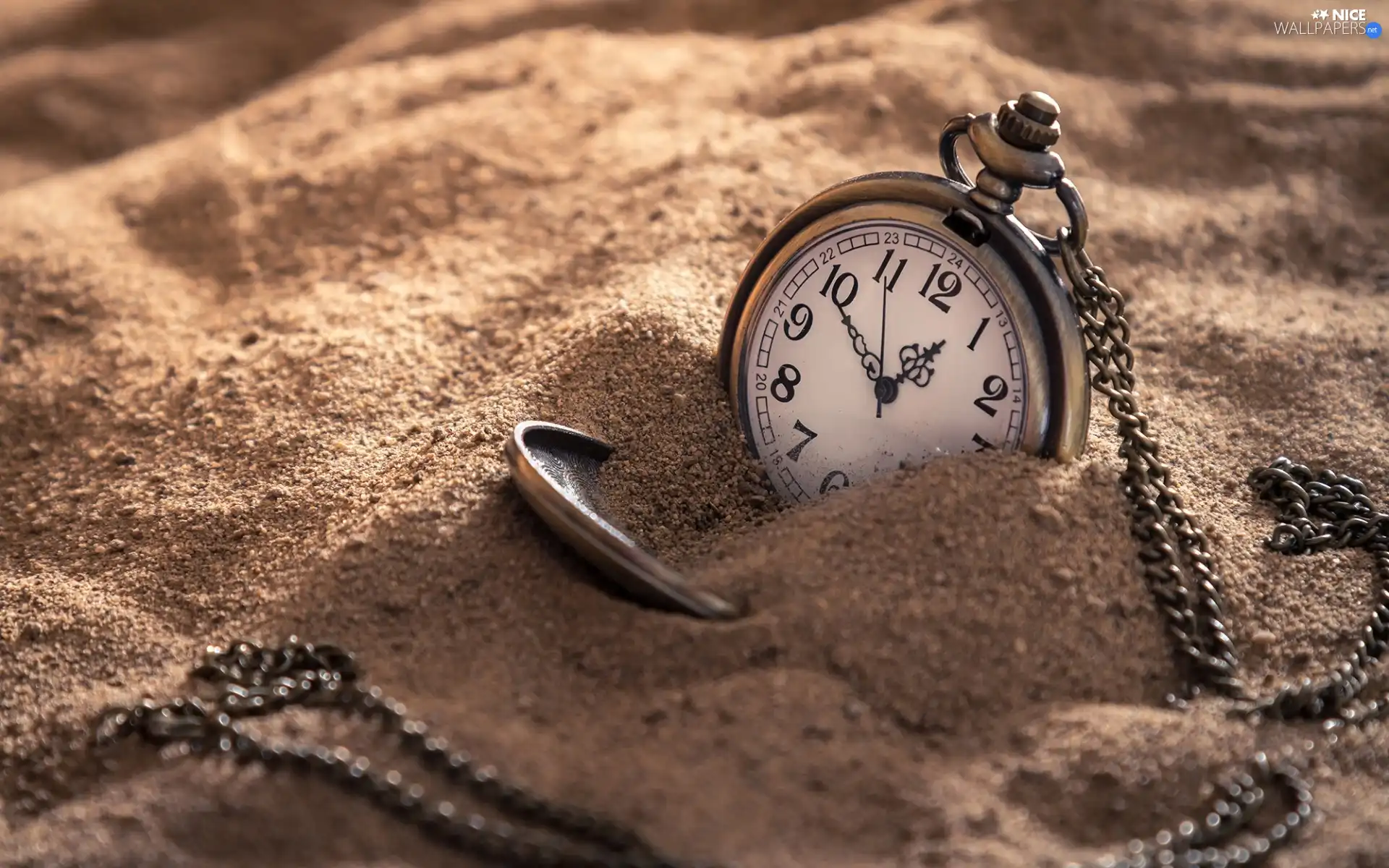 Watch, Sand, neck chain, time