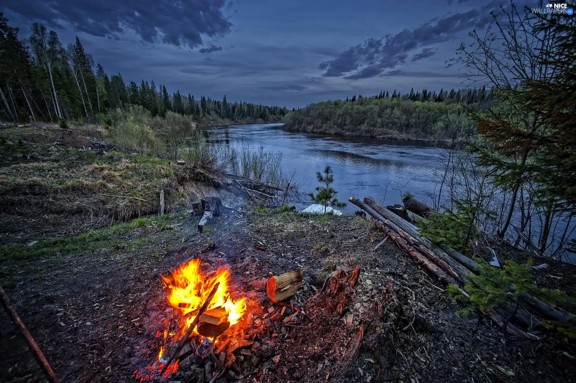 Big Fire, trees, Logs, twilight, River, forest, viewes, Great Sunsets, clouds, fire