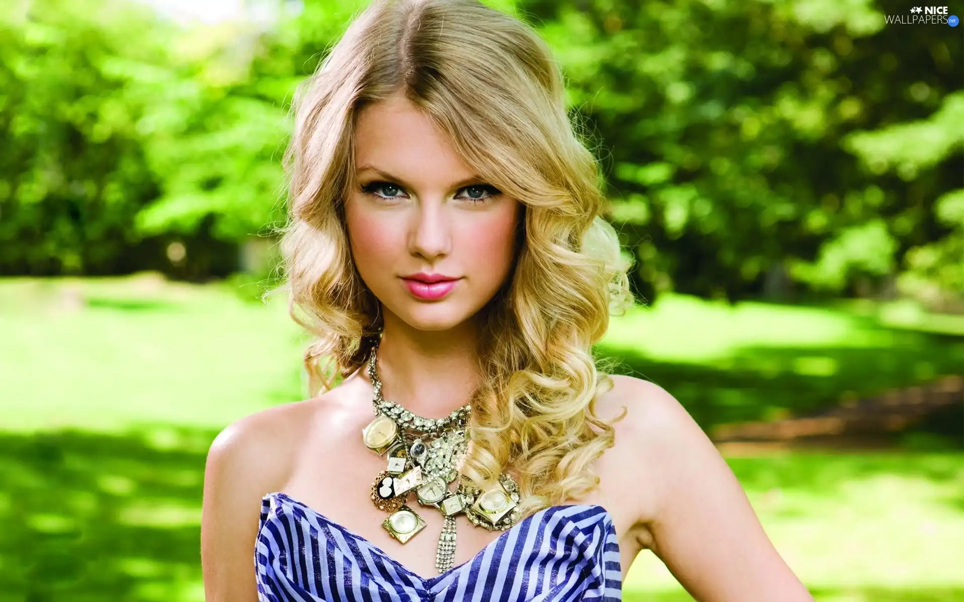 Taylor Swift, Necklace