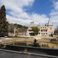Park, palace, fountain