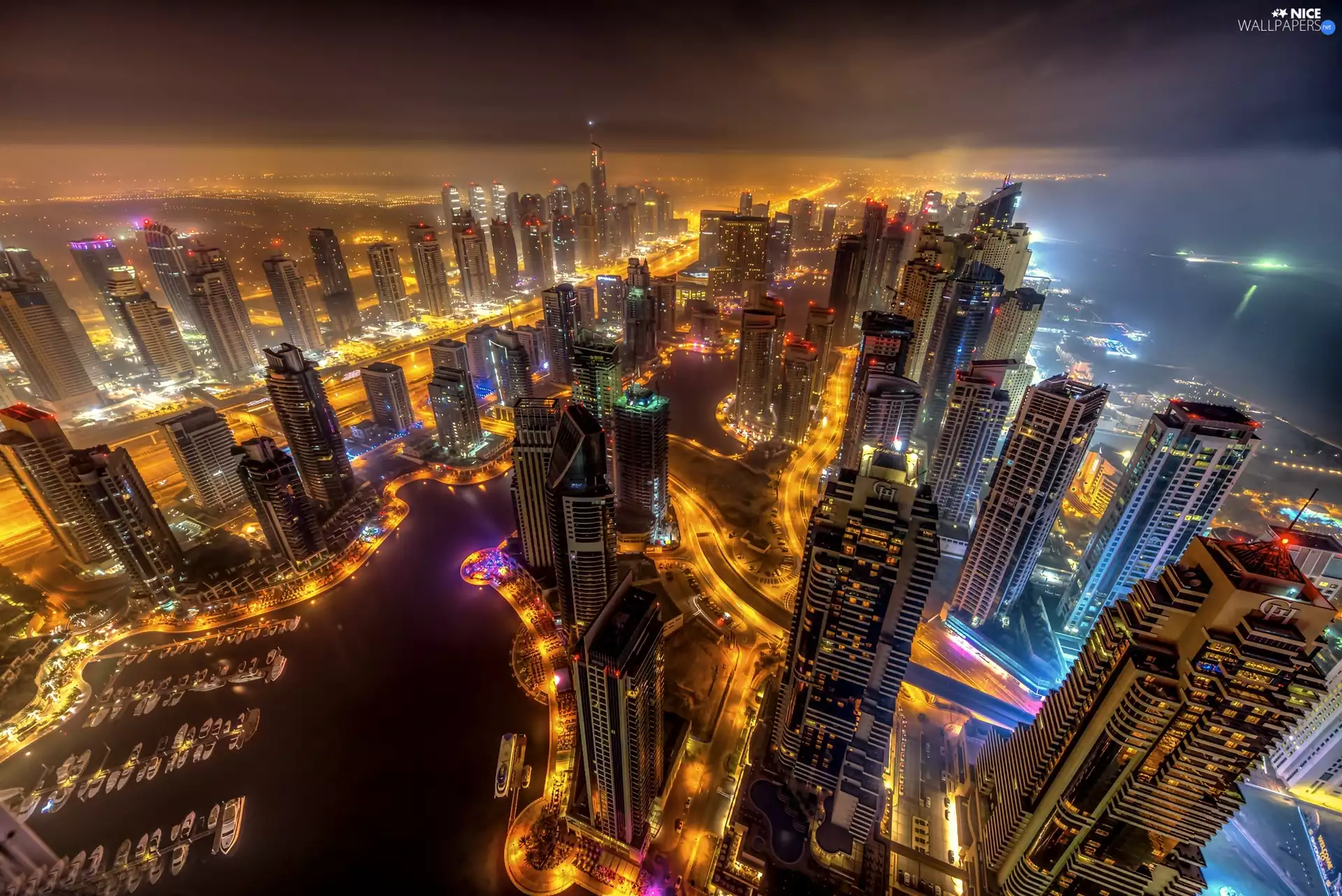 Aerial View, City at Night, Dubaj