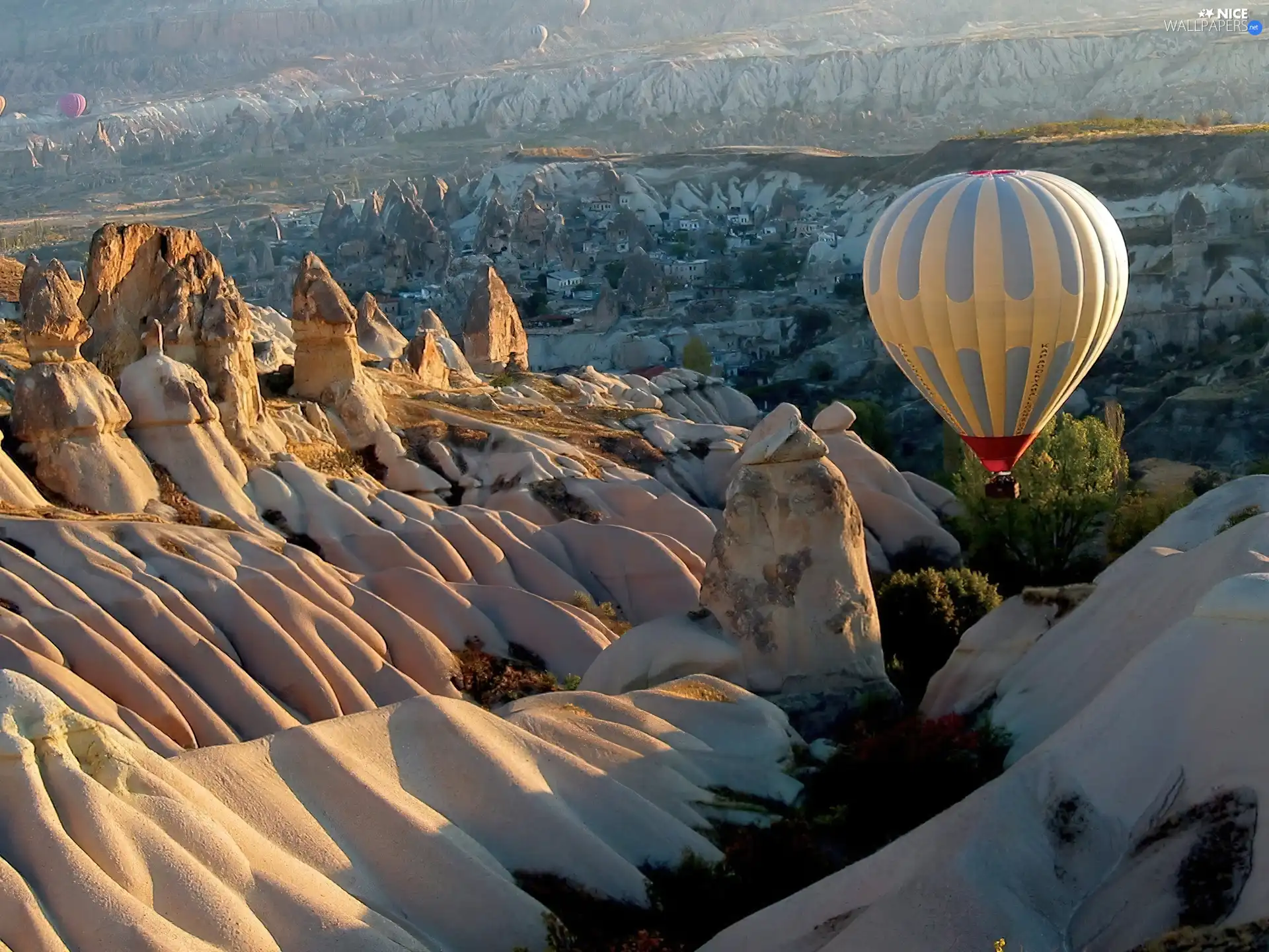 Mountains, Balloon