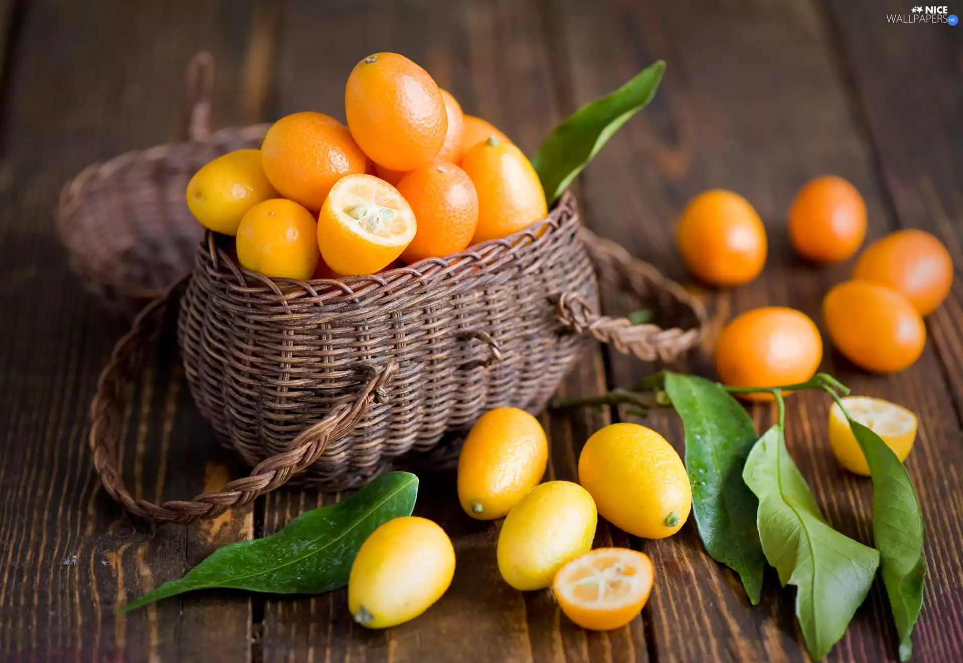 Kumkwaty, leaves, boarding, basket