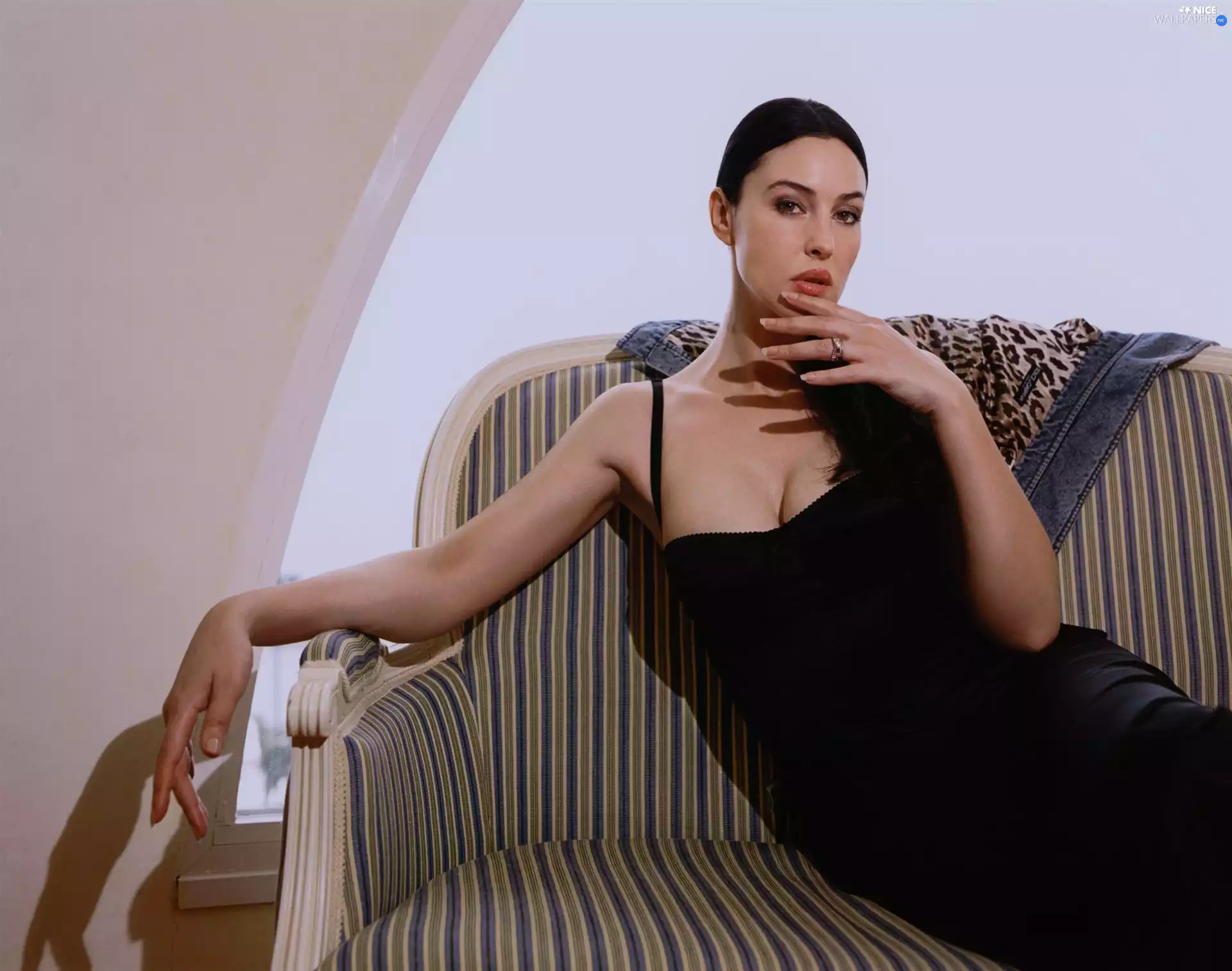 Monica Bellucci, black, dress, Sofa
