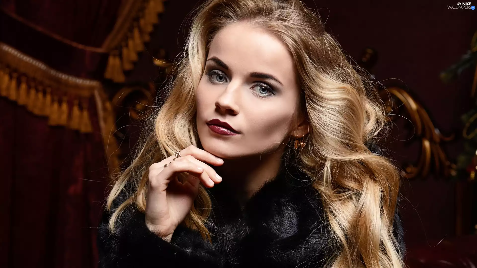 Blonde, longhaired, Women