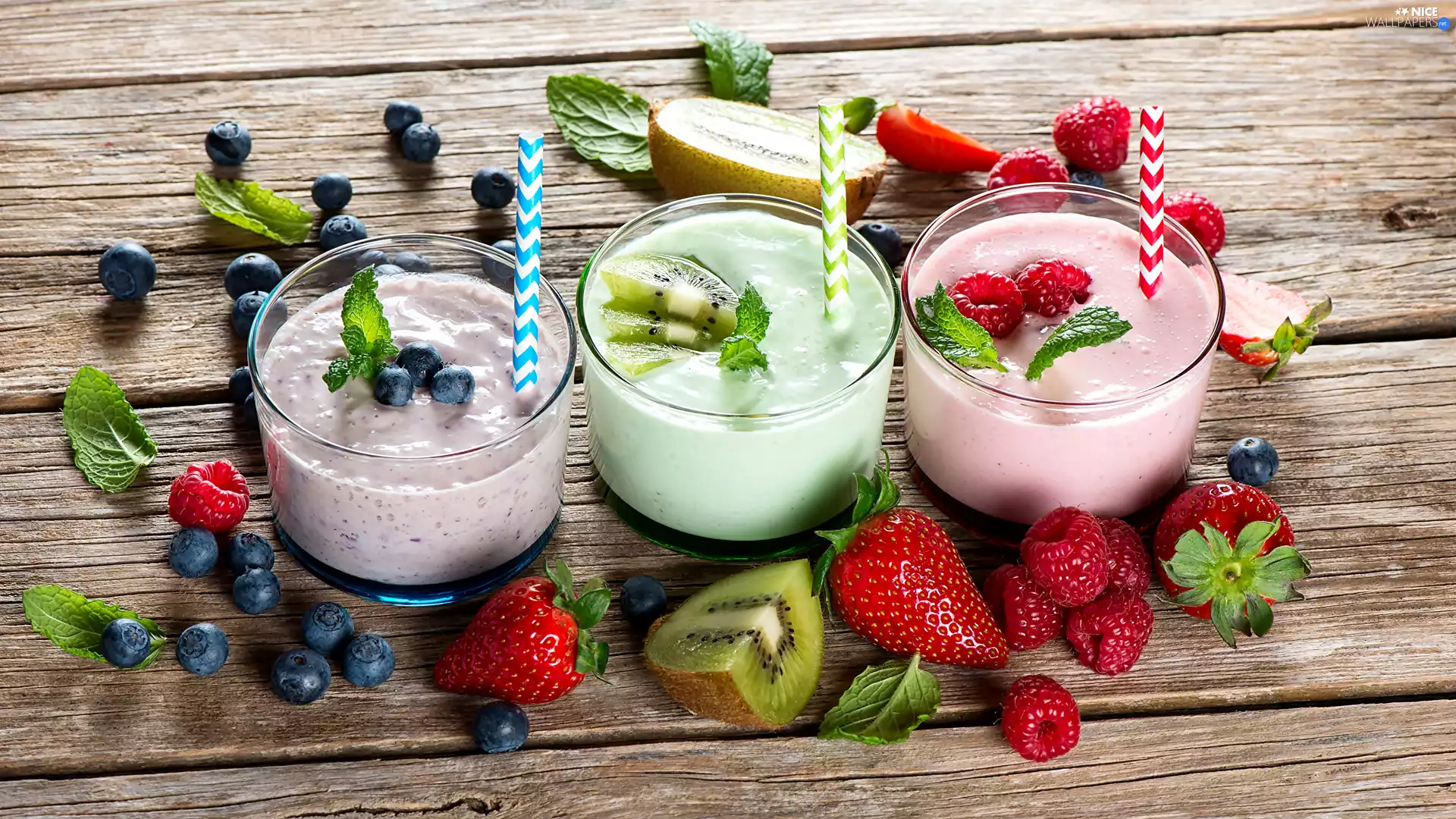 straws, cocktail, fruits, cuts, raspberries, boarding, blueberries, Glass, fruity, strawberries, kiwi