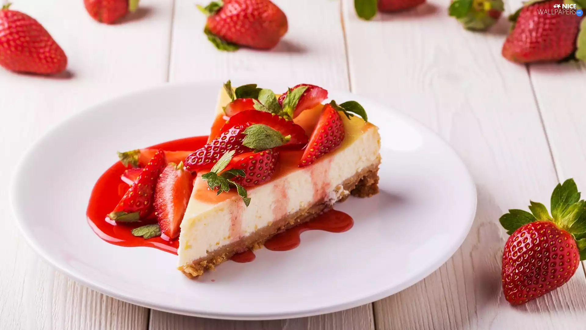 strawberries, cake, plate, boarding, sauce, cheesecake