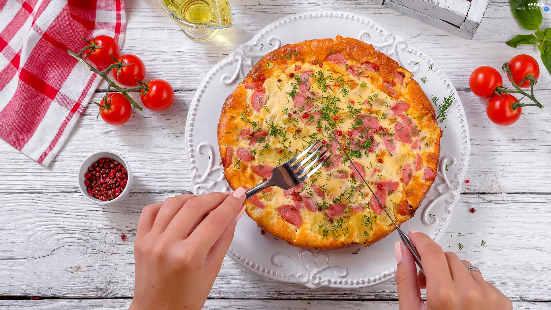 plate, pizza, tomatoes, boarding, hands, sausage