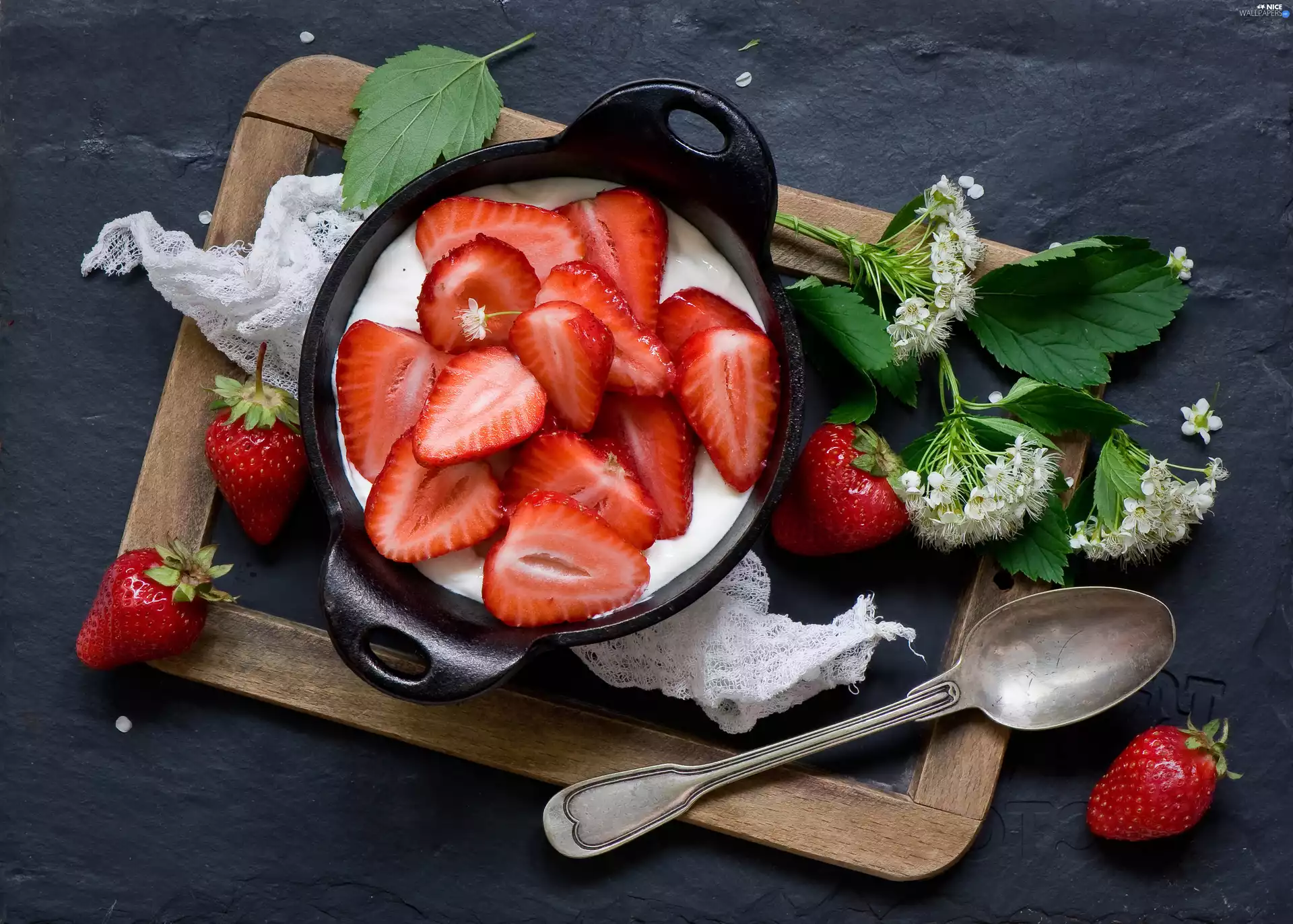 strawberries, frame, Flowers, bowl