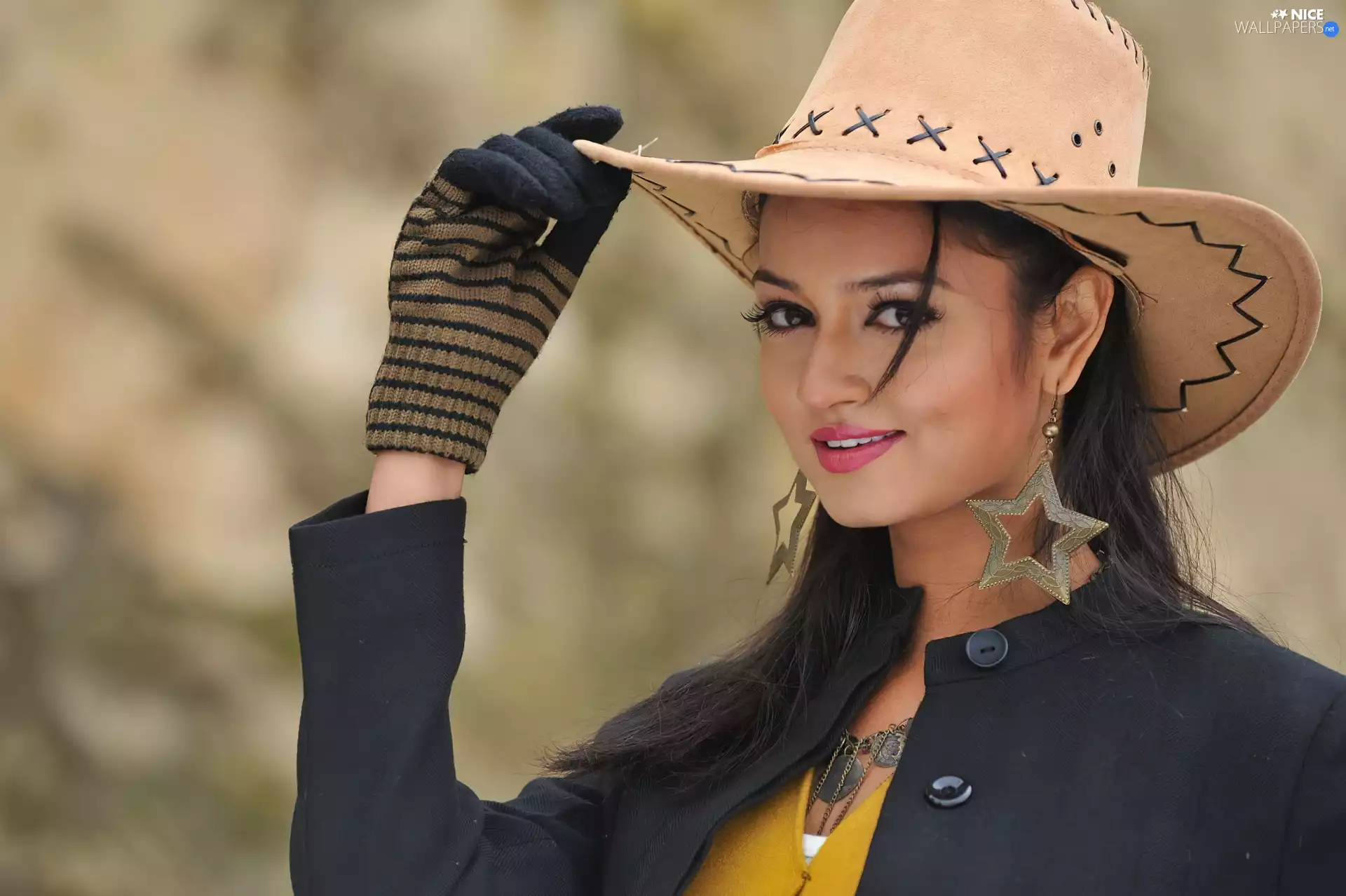 Hat, Aadi Shanvi, brunette