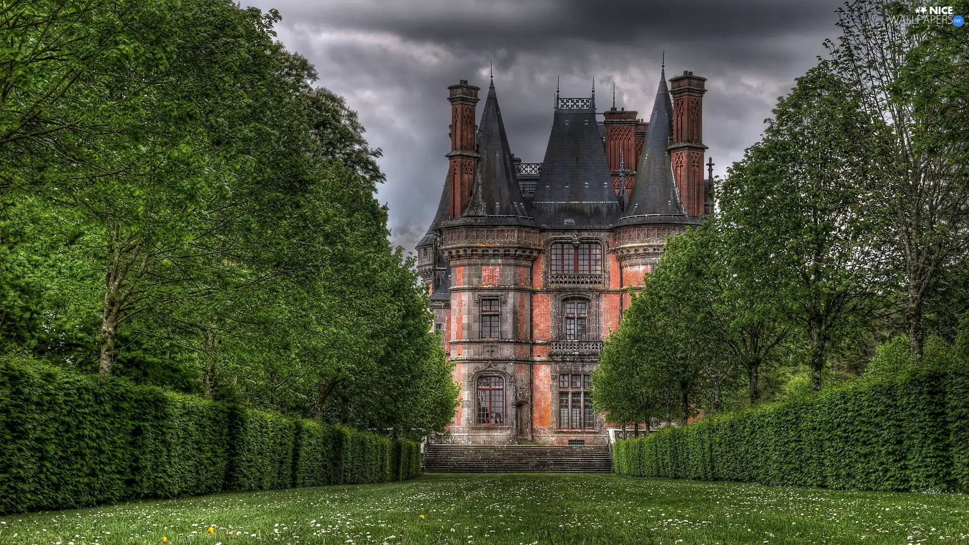 Garden, Old car, Castle