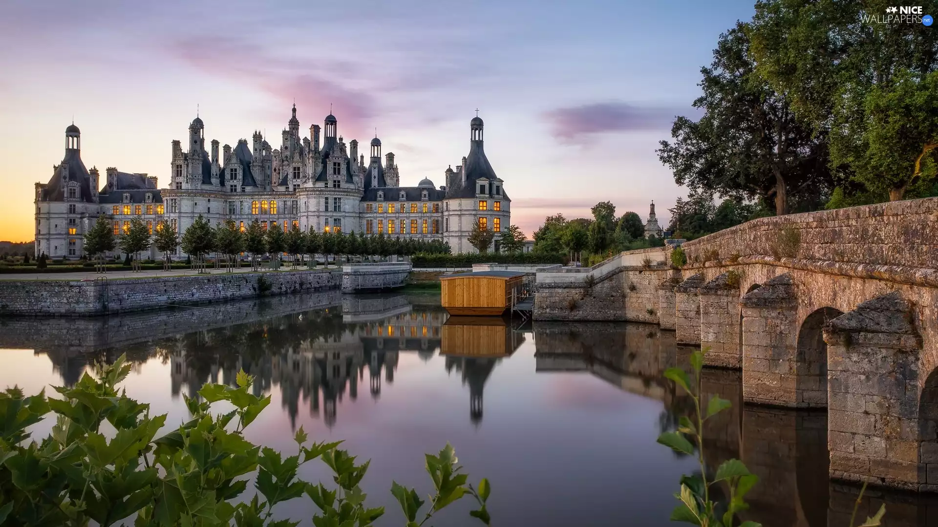 River Cosson, Castle, viewes, Chateau de Chambord, trees, Chambord, France, bridge