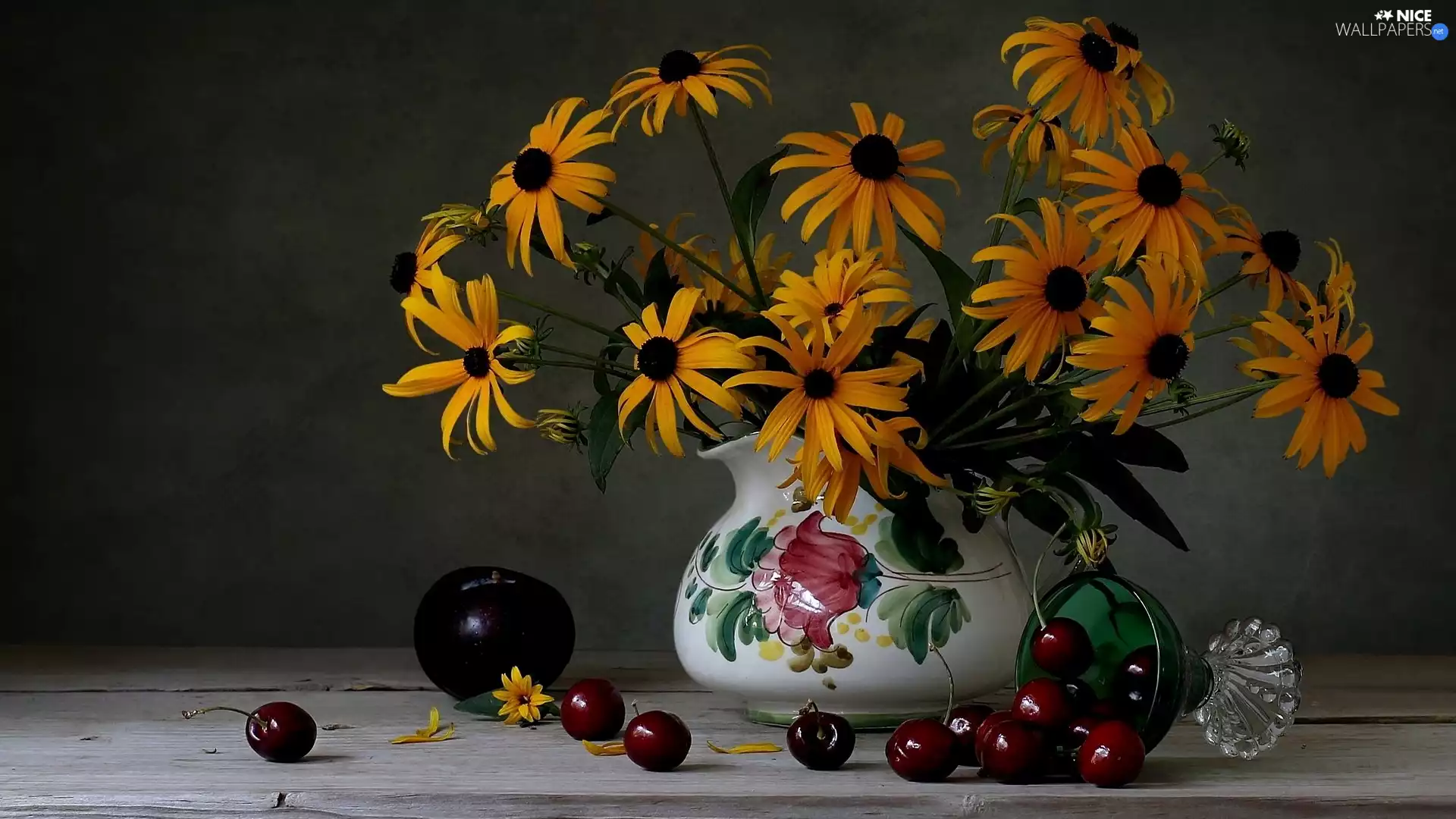 cherries, Rudbekie, jug