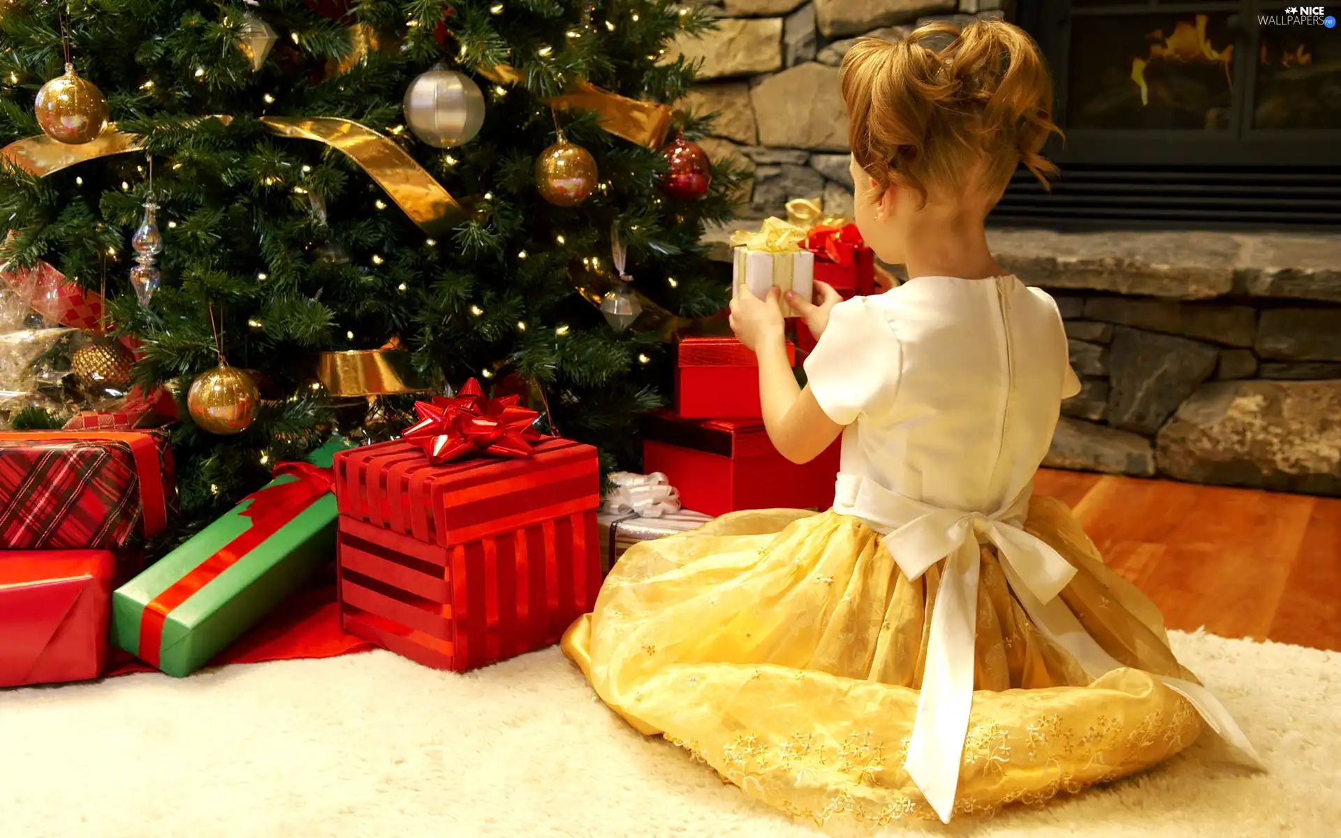 gifts, girl, christmas tree - Nice wallpapers: 2560x1600