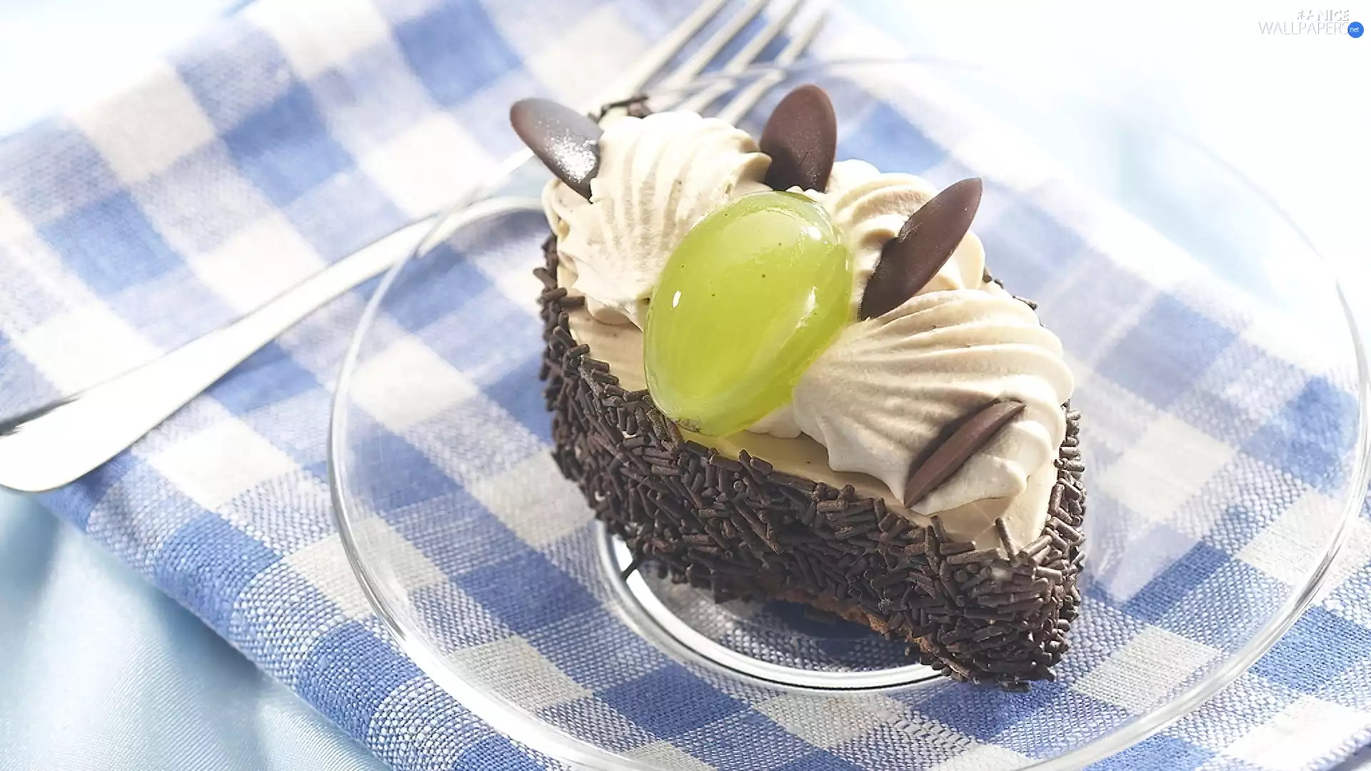 cream, dessert, cake