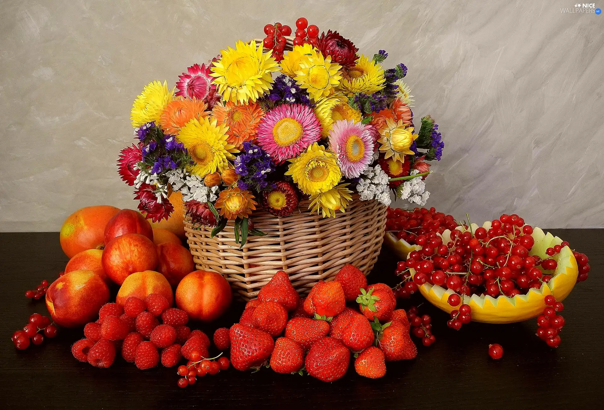 currants, composition, raspberries, strawberries, nectarines