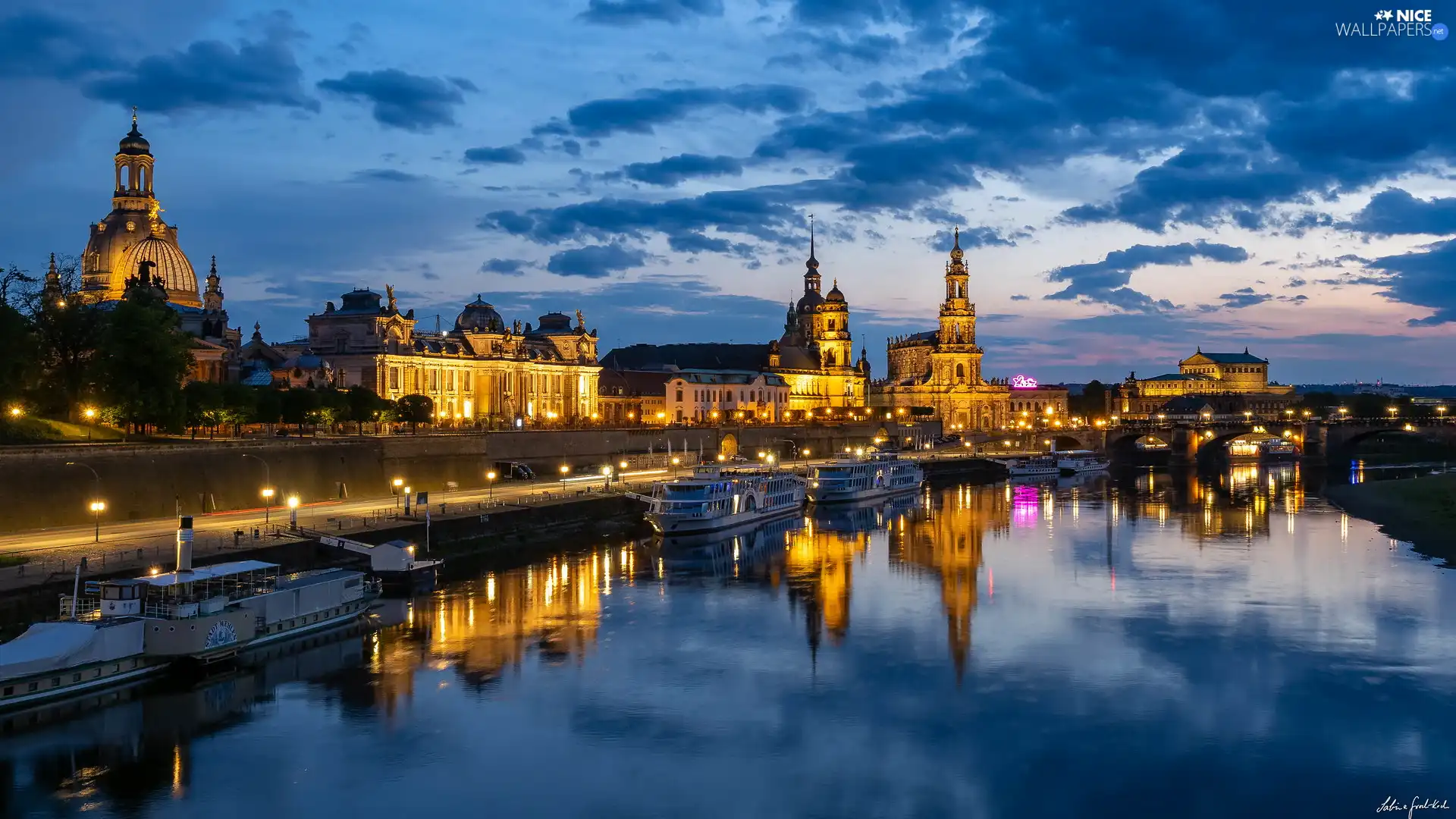 River Elbe, vessels, Dresden, Houses, Germany