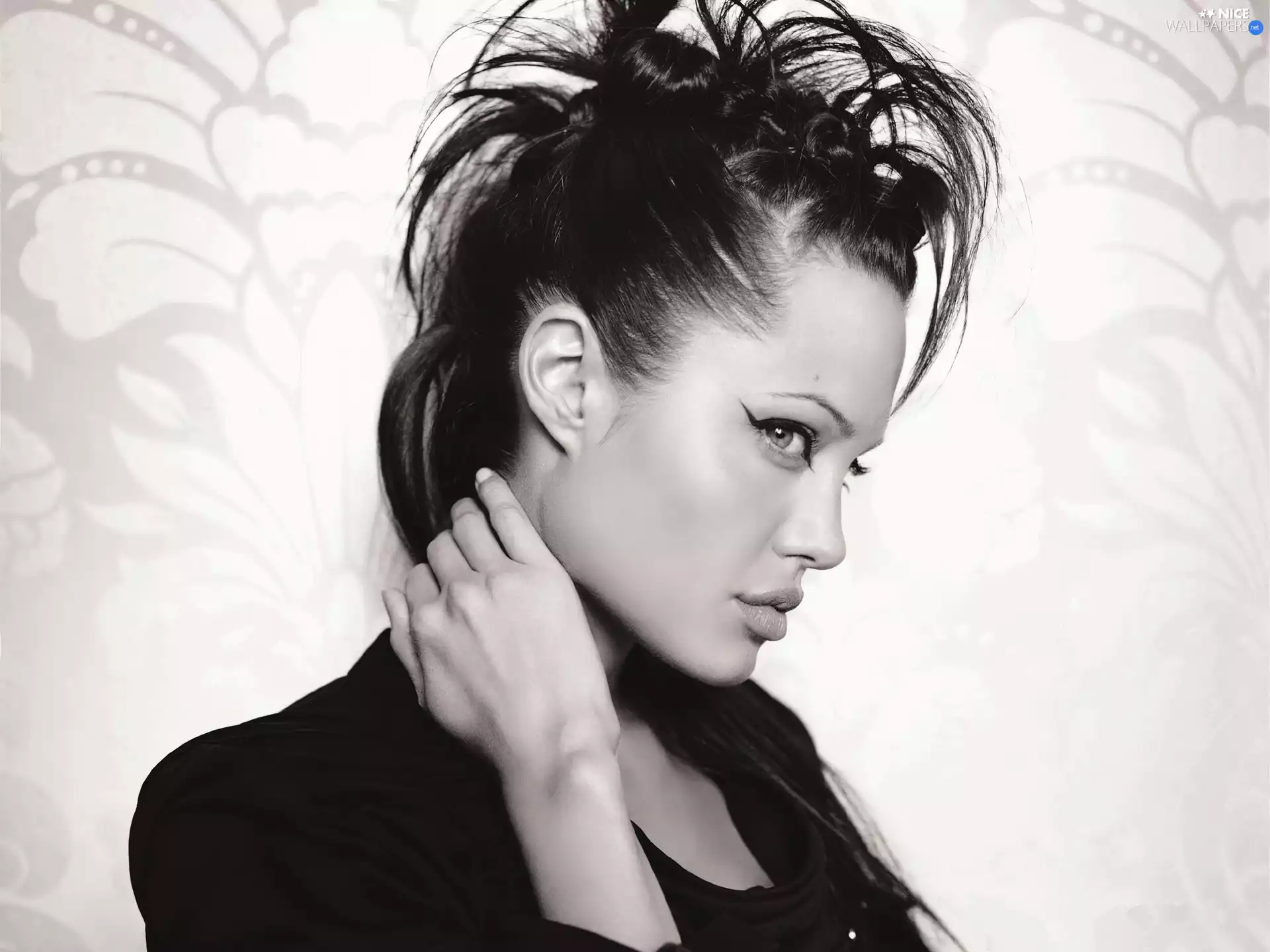 Angelina Jolie, head-dress