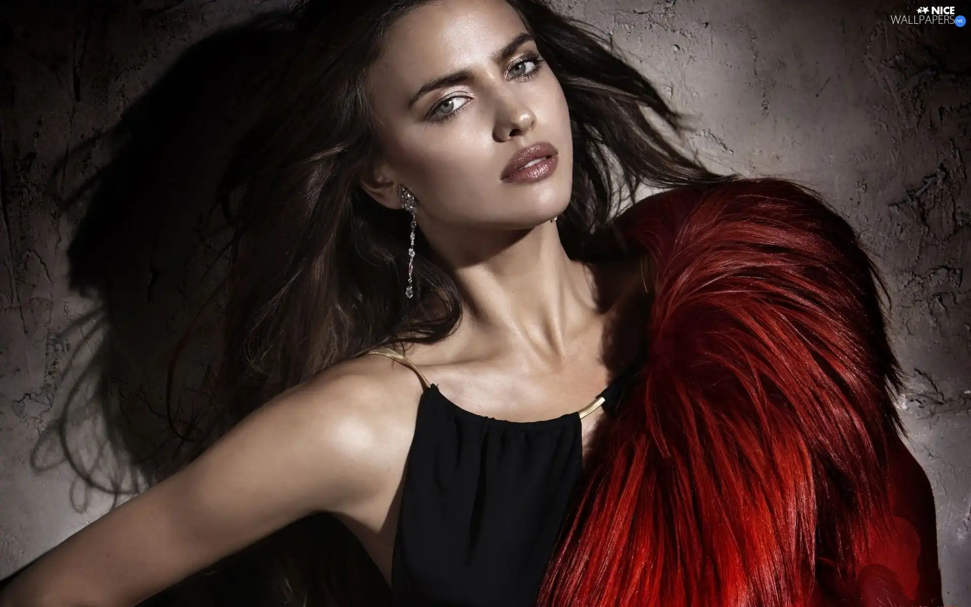 Fur, Irina Shayk, ear-ring