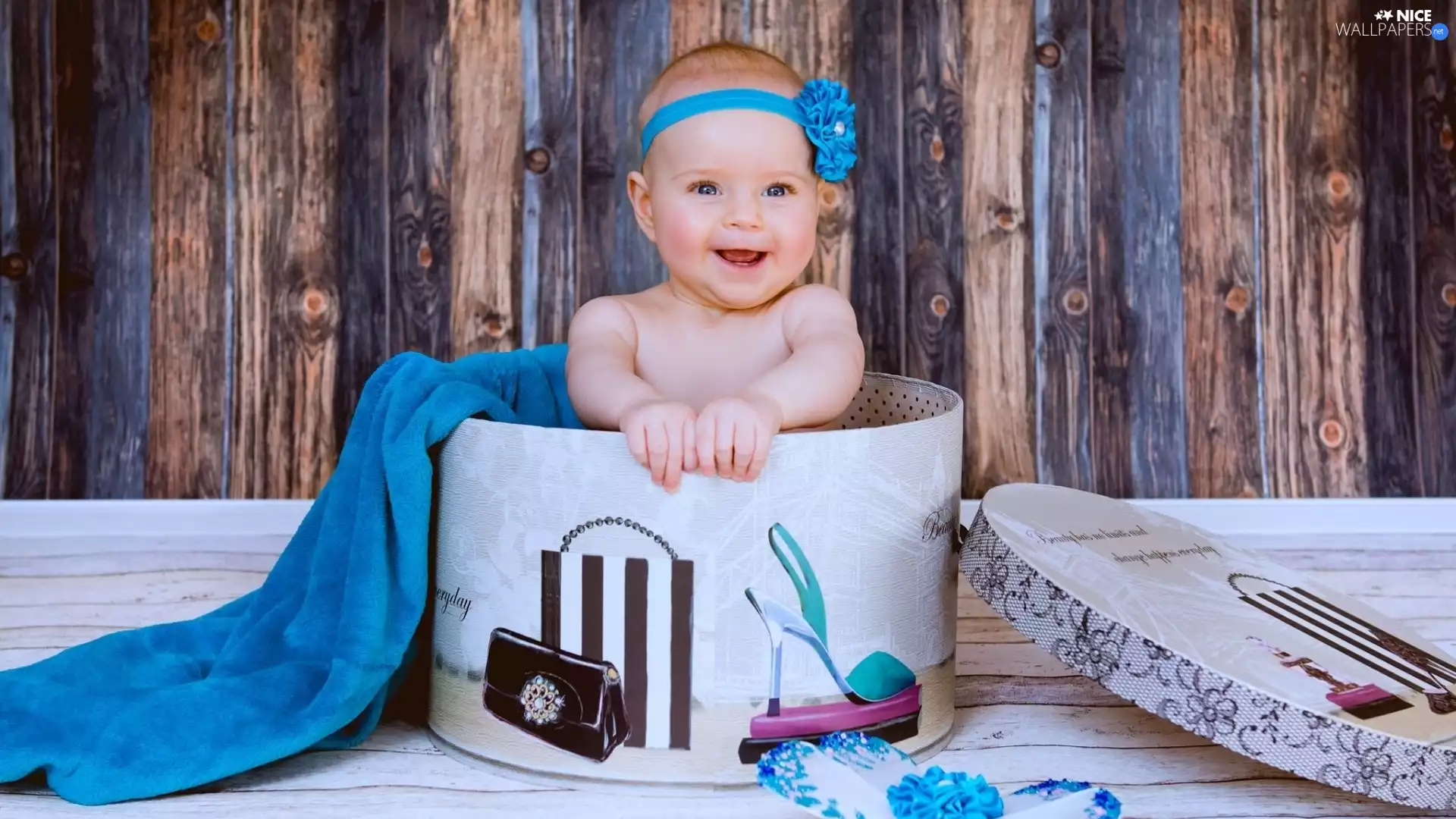 Smile, girl, Box, face, Kid, Band, Blanket