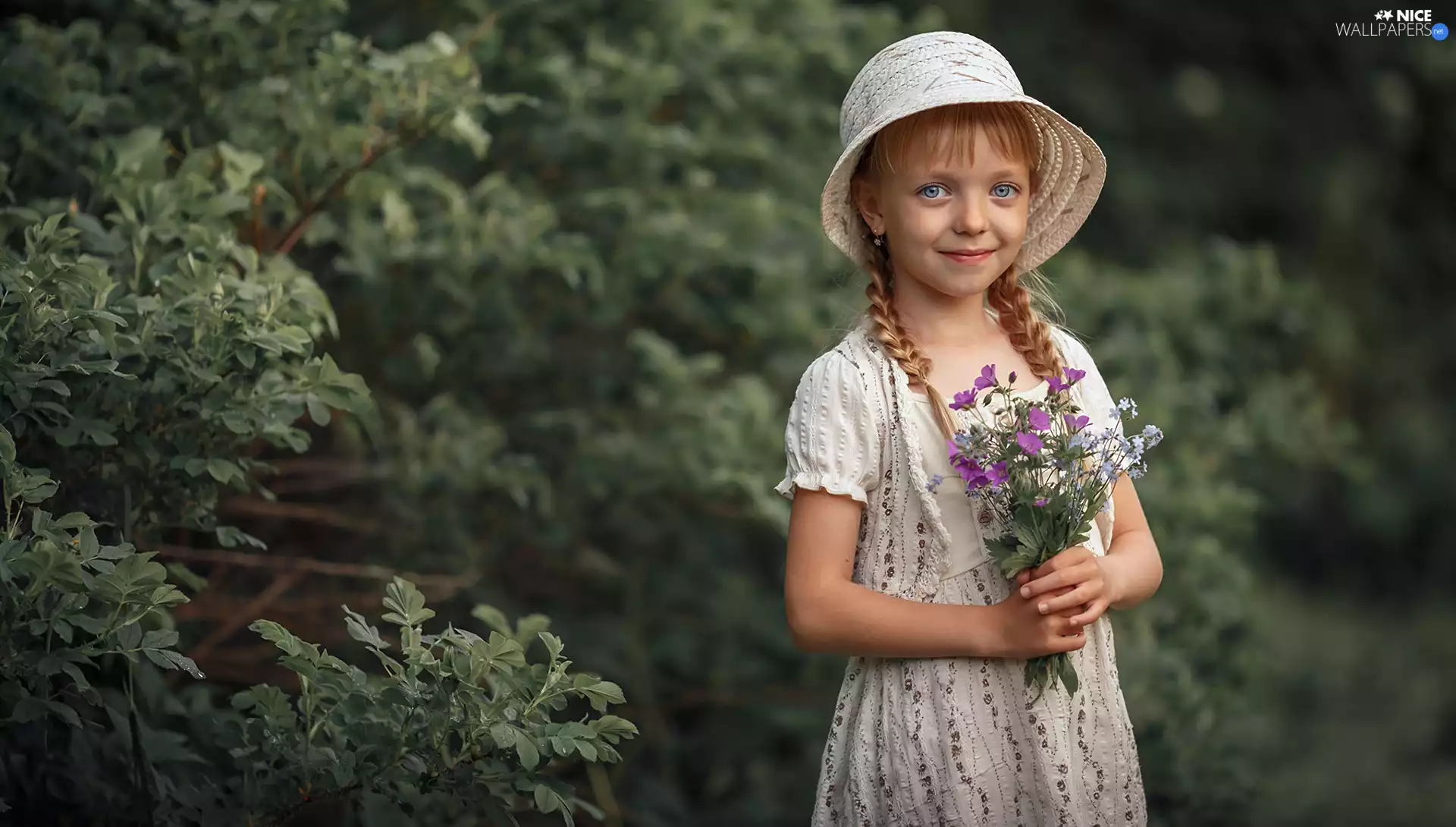 Kids, Flowers, small bunch, girl