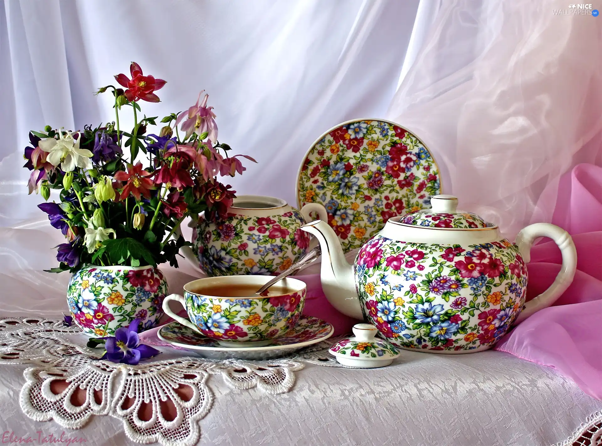 Flowers, service, tea