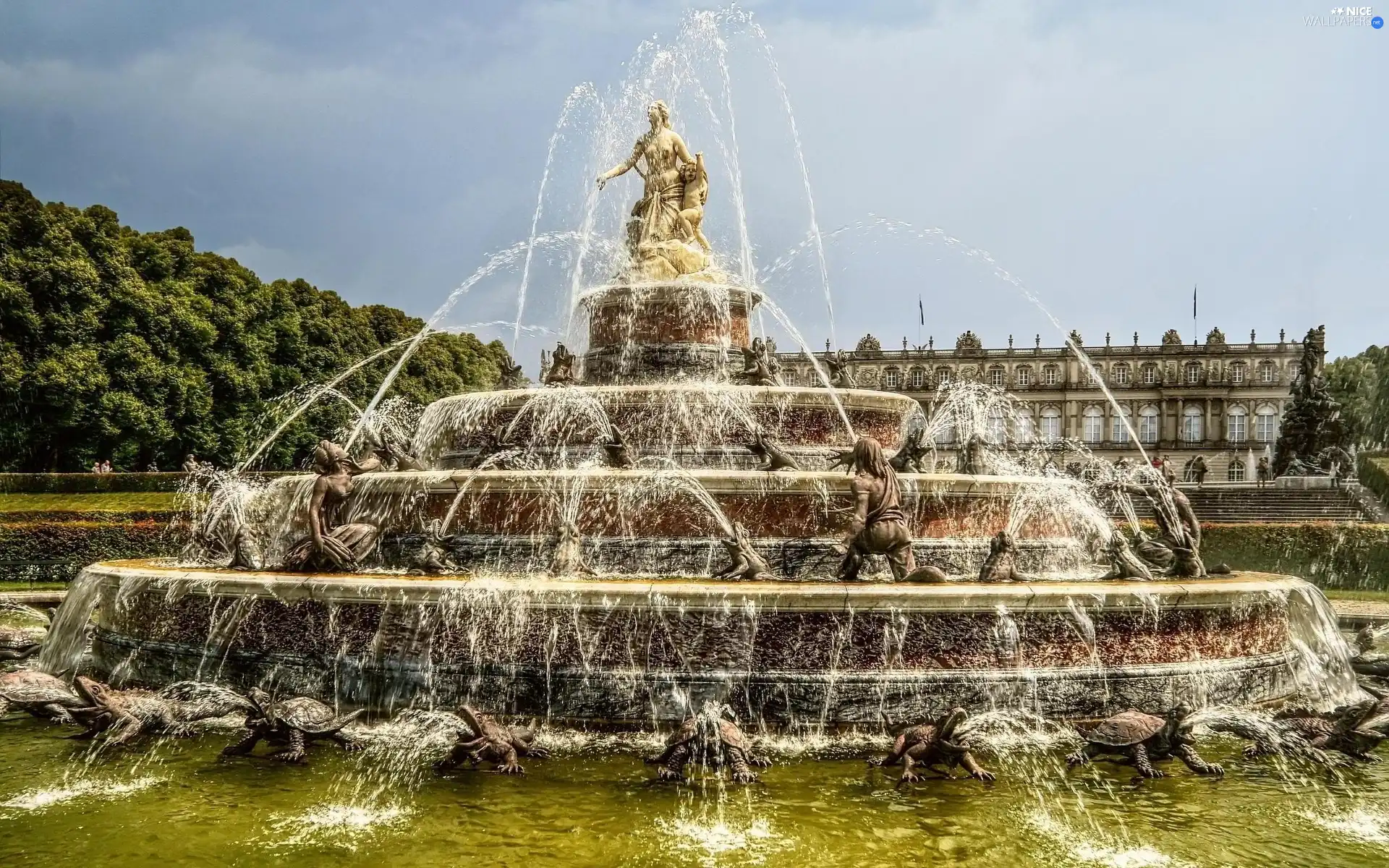 Beauty, fountain