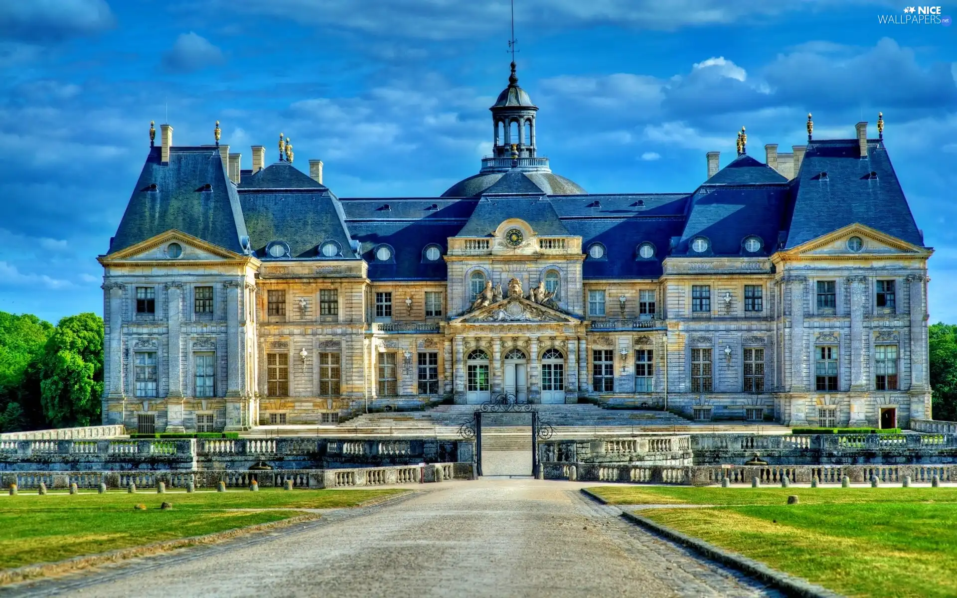 palace, Maincy, France, Vaux le Vicomte