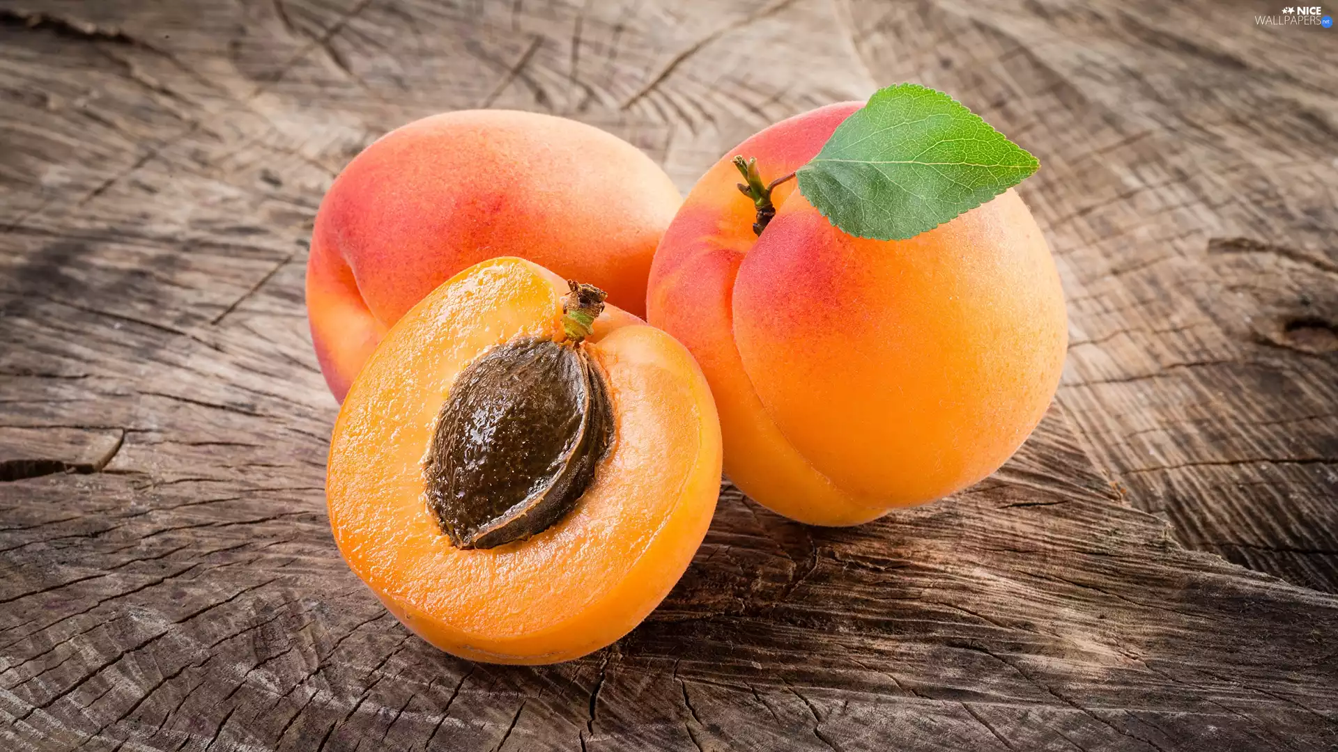 Fruits, apricots