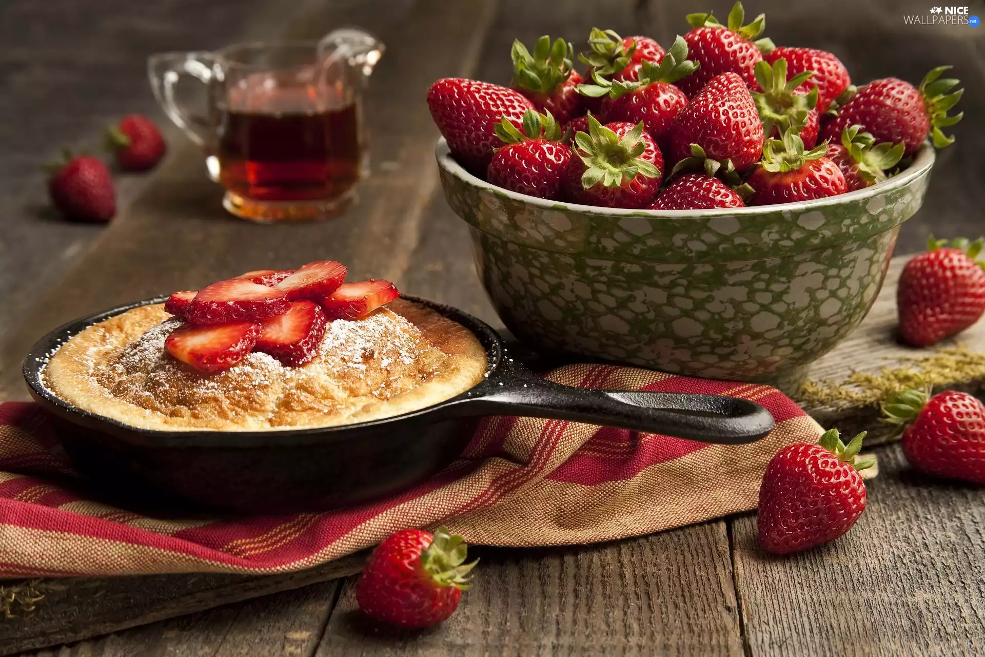 strawberries, frying pan, tea, Souffle