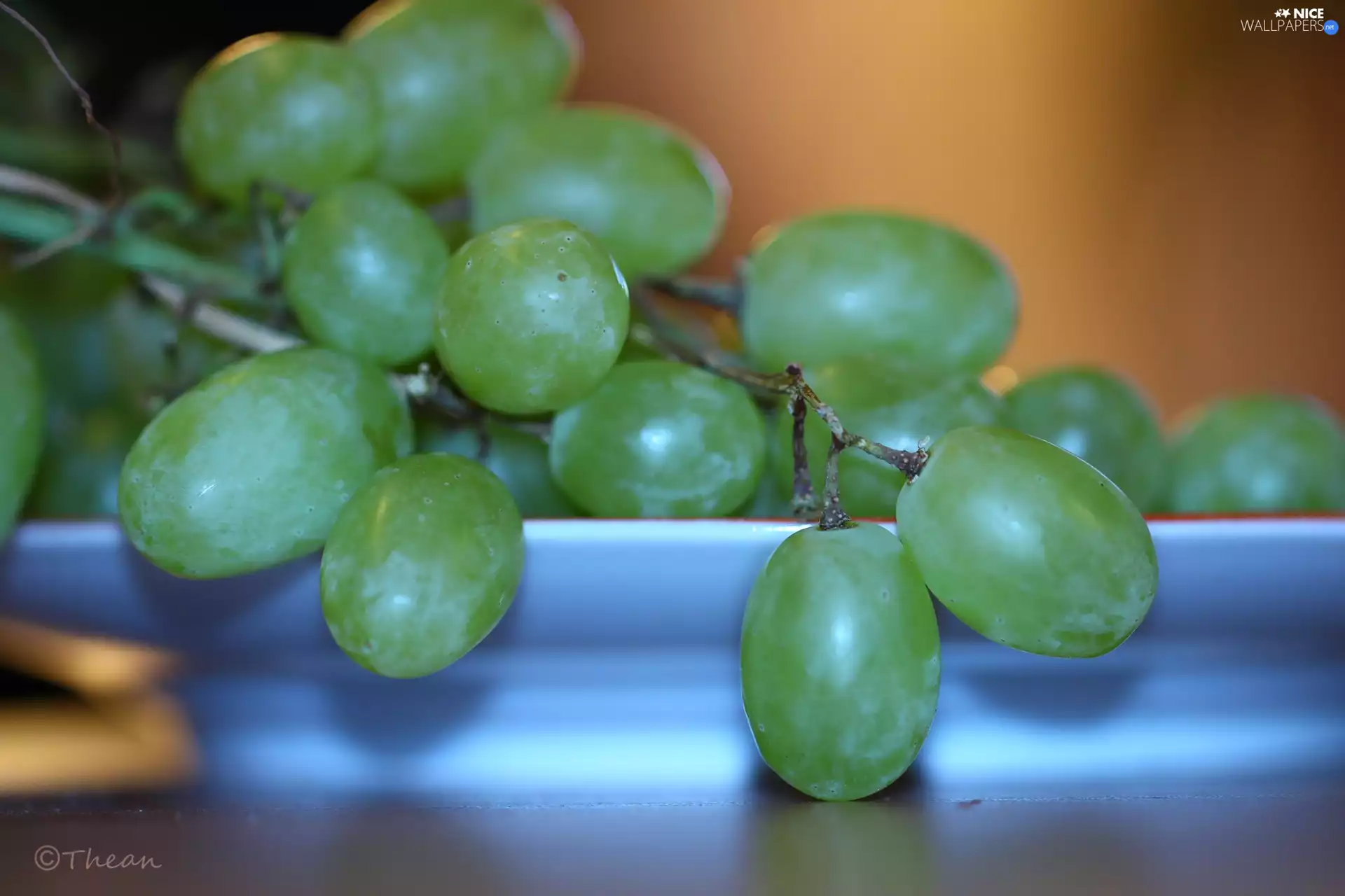 plate, green ones, Grapes