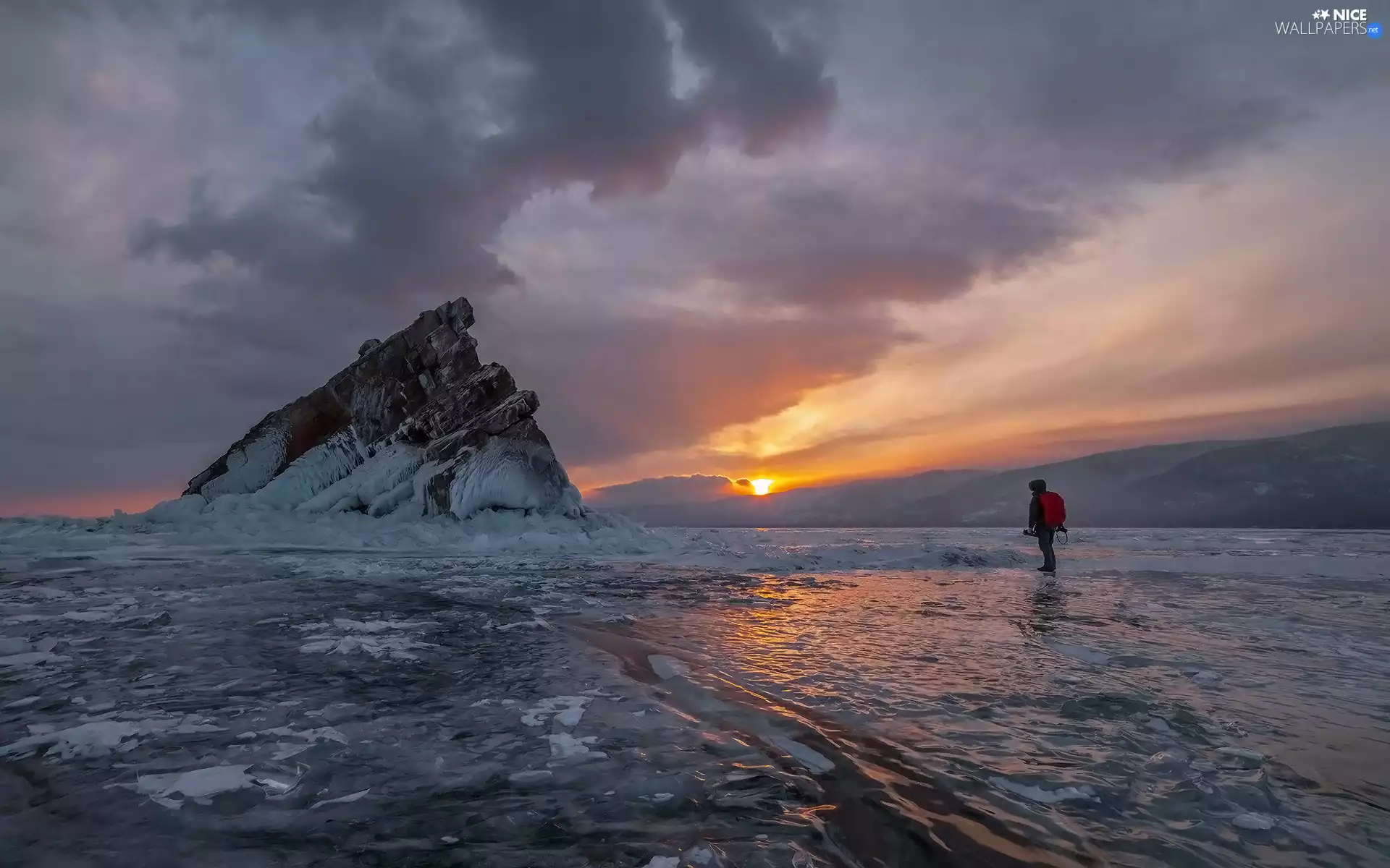 Rocks, Siberia, frozen, Great Sunsets, Baikal Lake, Russia, Elenka Island, Human, clouds, winter