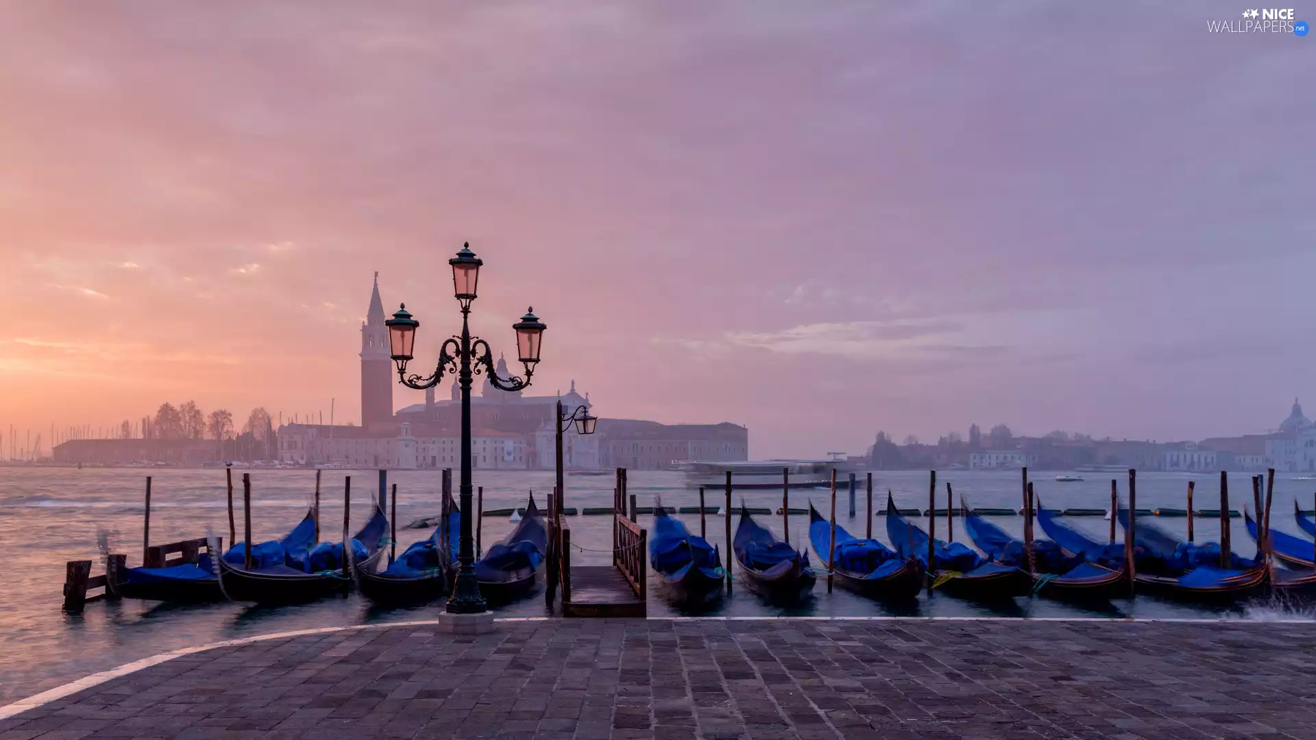 Basilica of San Giorgio Maggiore, Canal Grande, Harbour, Venice, Gondolas, Narrows, Lighthouse, Italy, clouds, Boats
