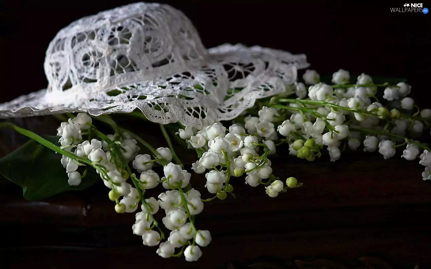 Hat, lilies, lacy