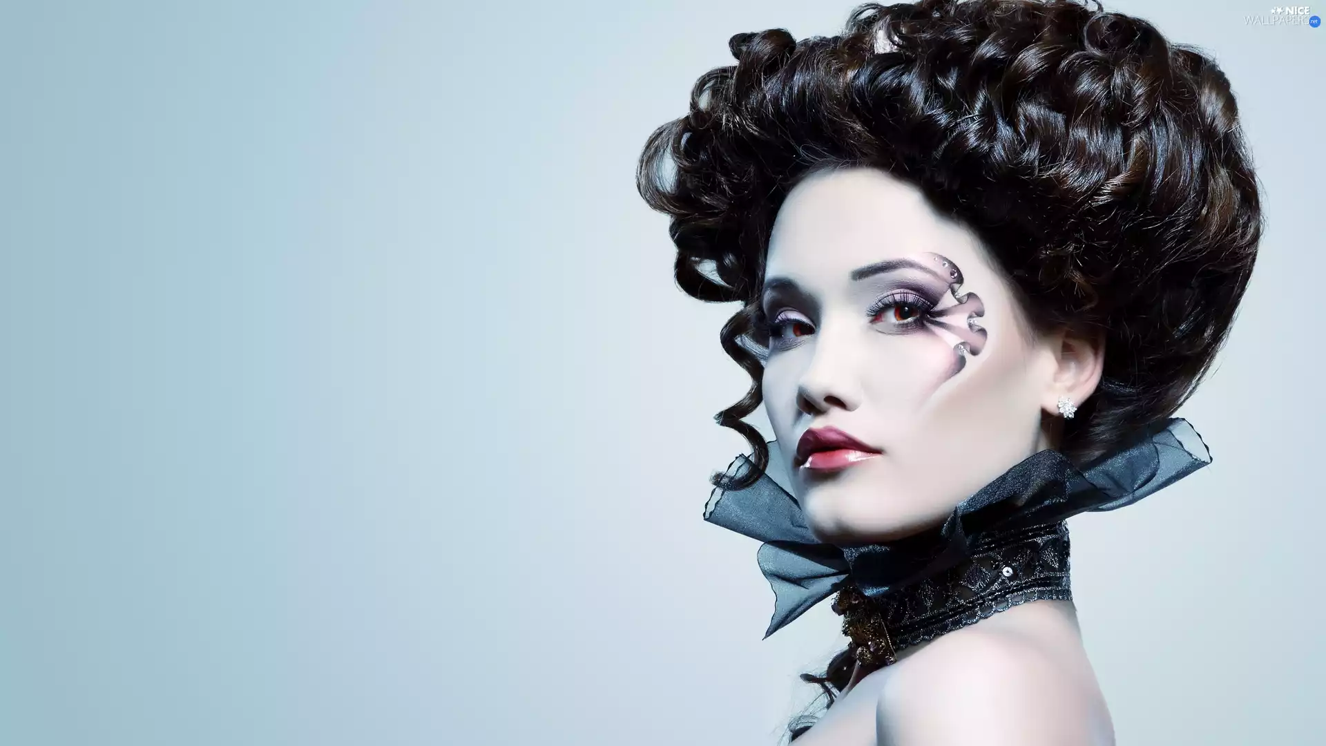 Women, make-up, head-dress, light brown