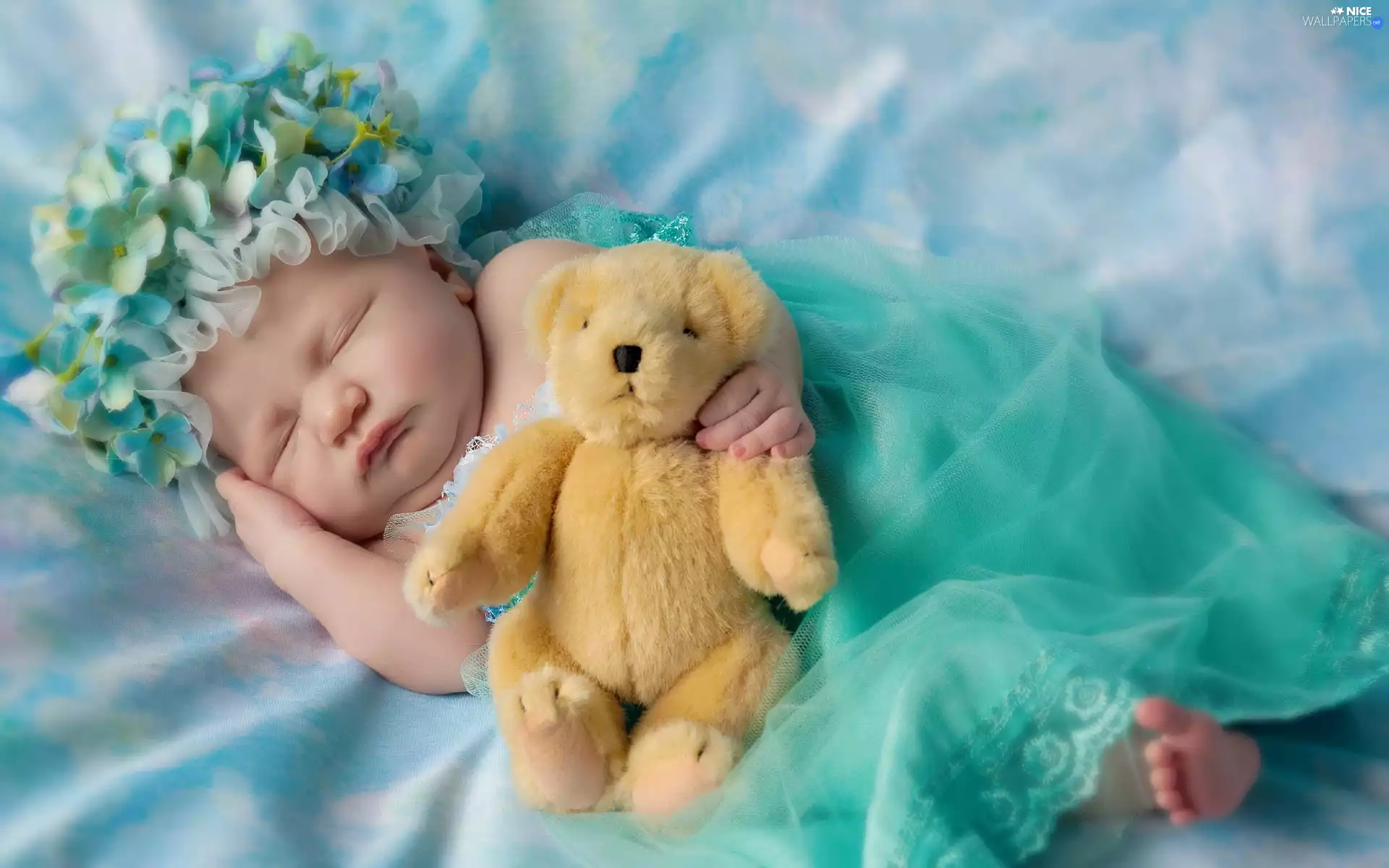 small, holder, teddy bear, girl