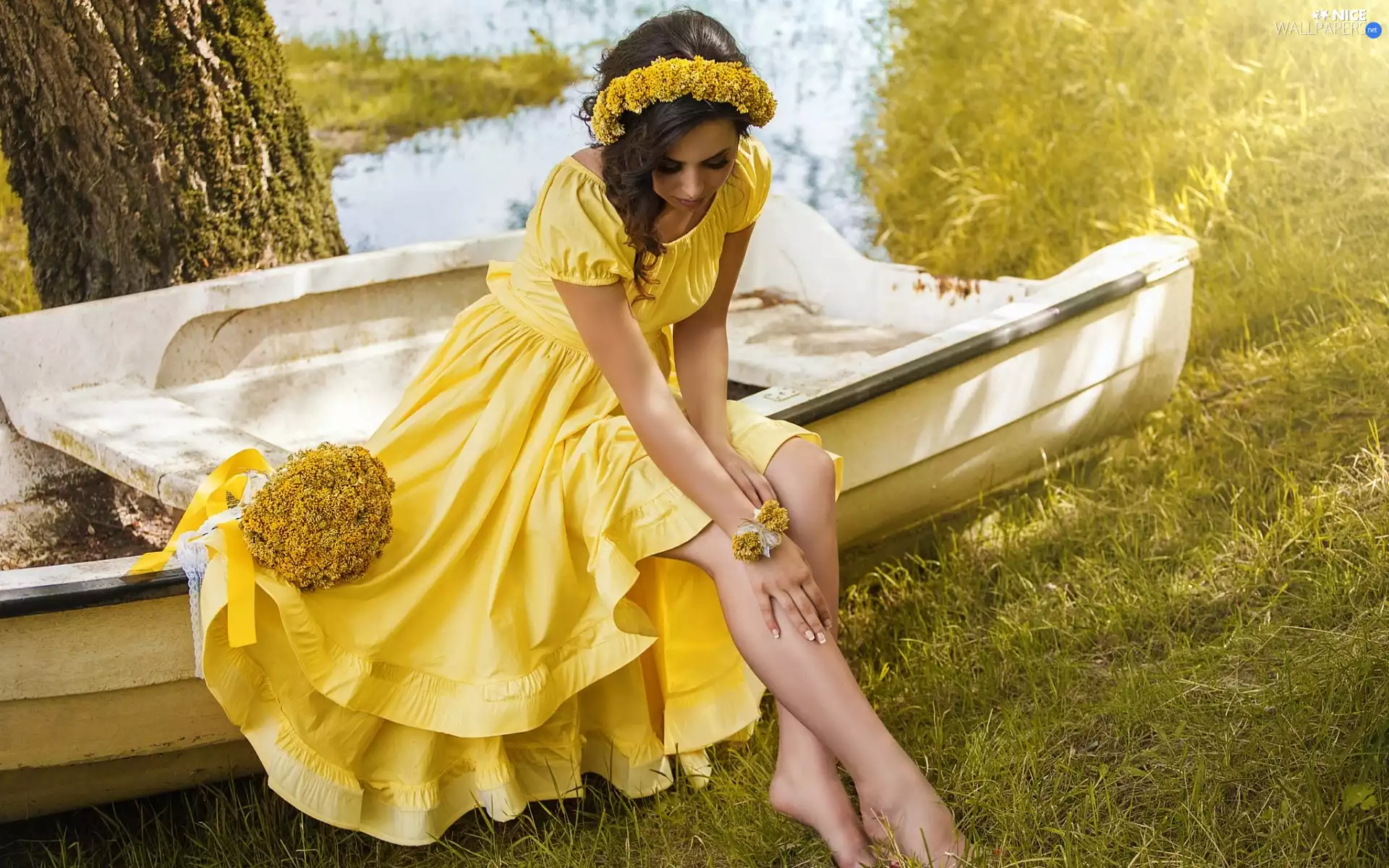 wreath, Boat, Yellow Honda, dress, Women