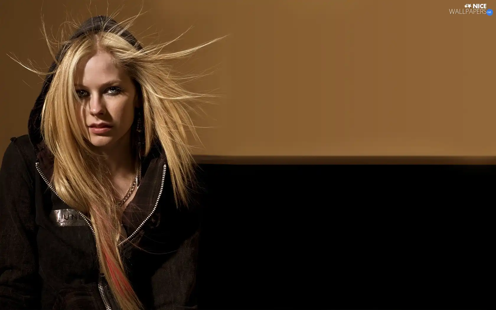 Avril, Blonde, hood, Levigne