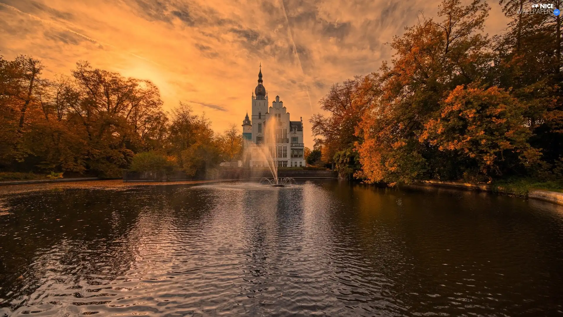 house, Castle, Pond - car, Property, viewes, fountain, Pond - car, trees