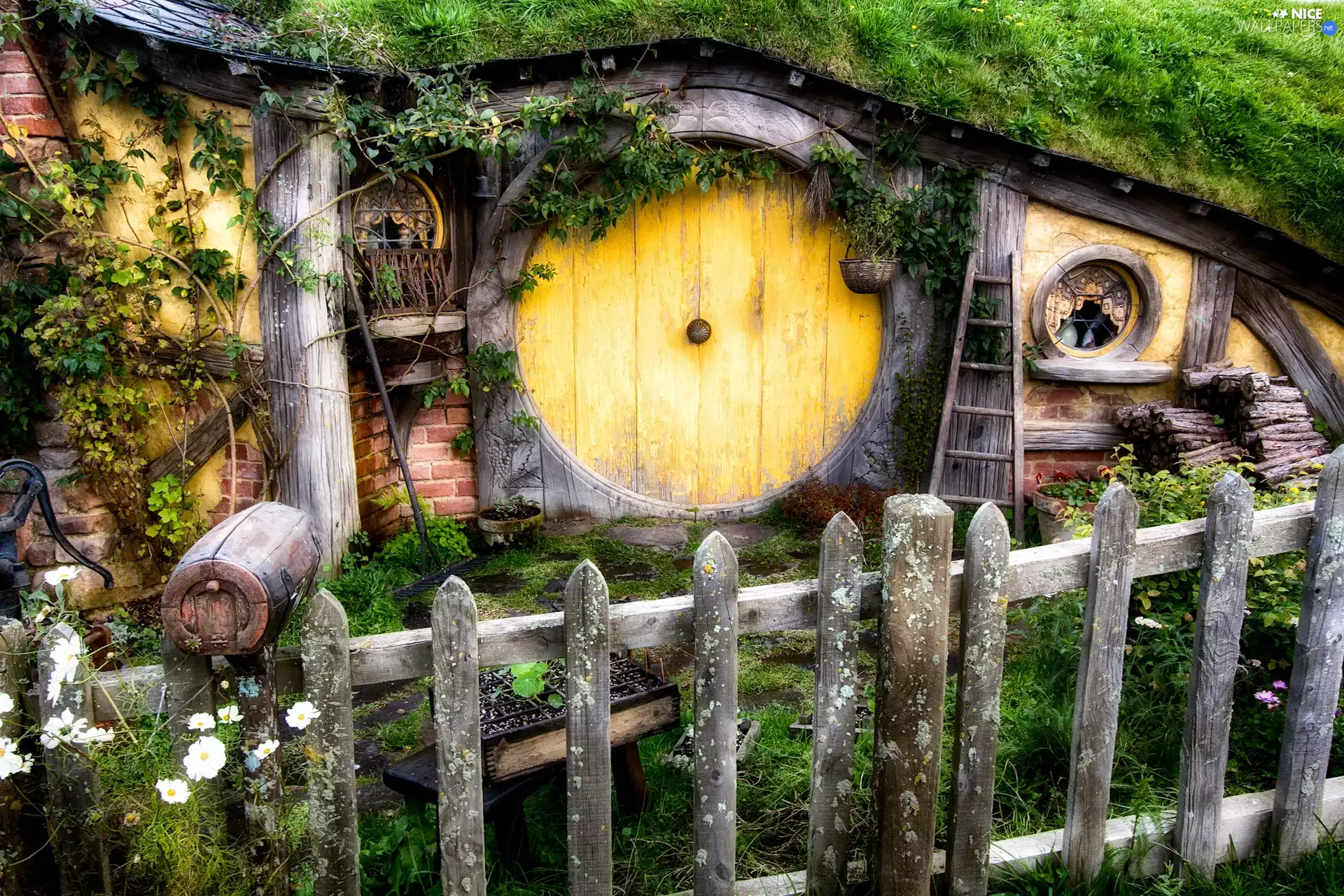 Hurdle, Home, Hobbit