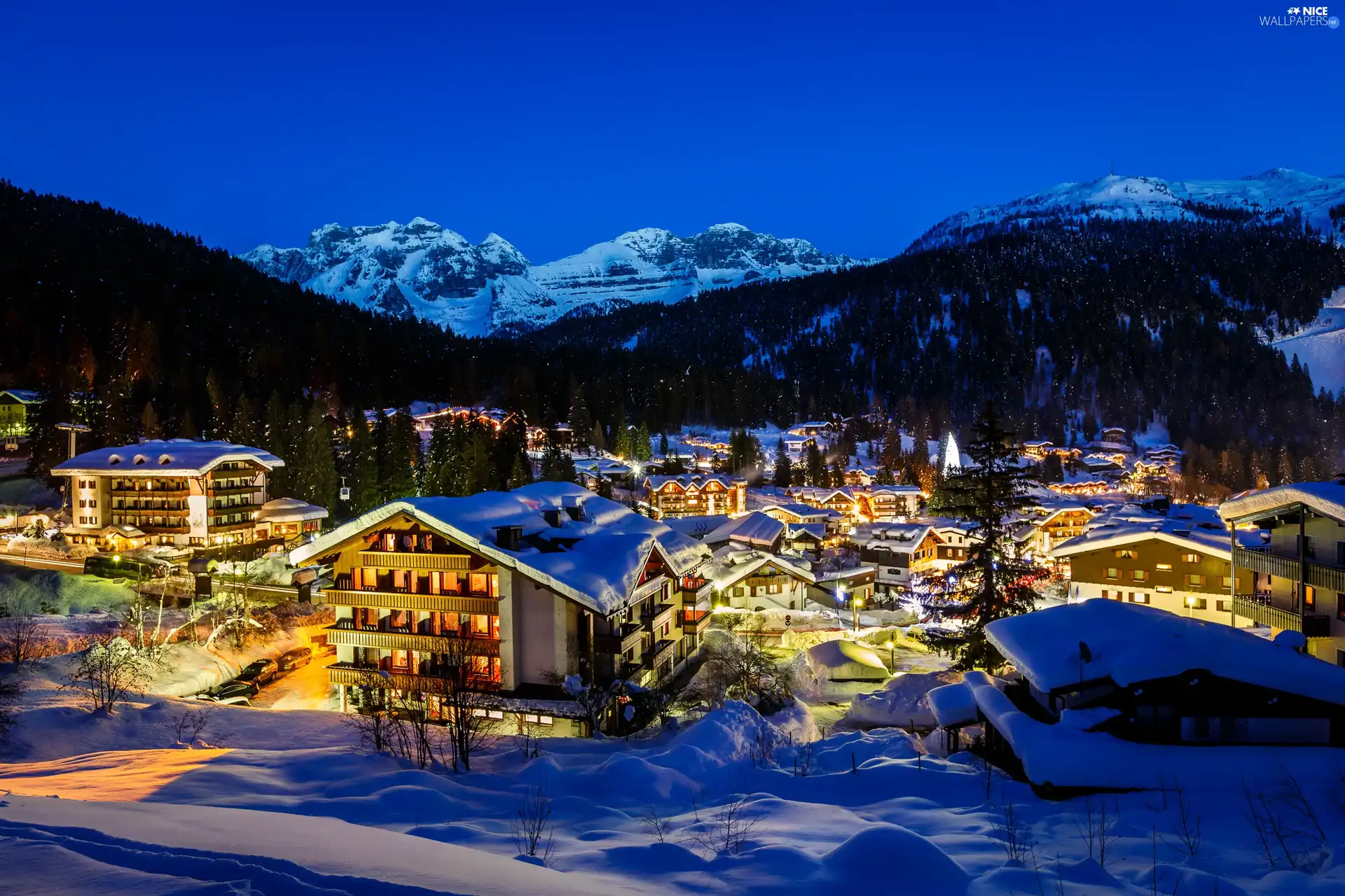 illuminated, Houses, winter, Valley, Mountains