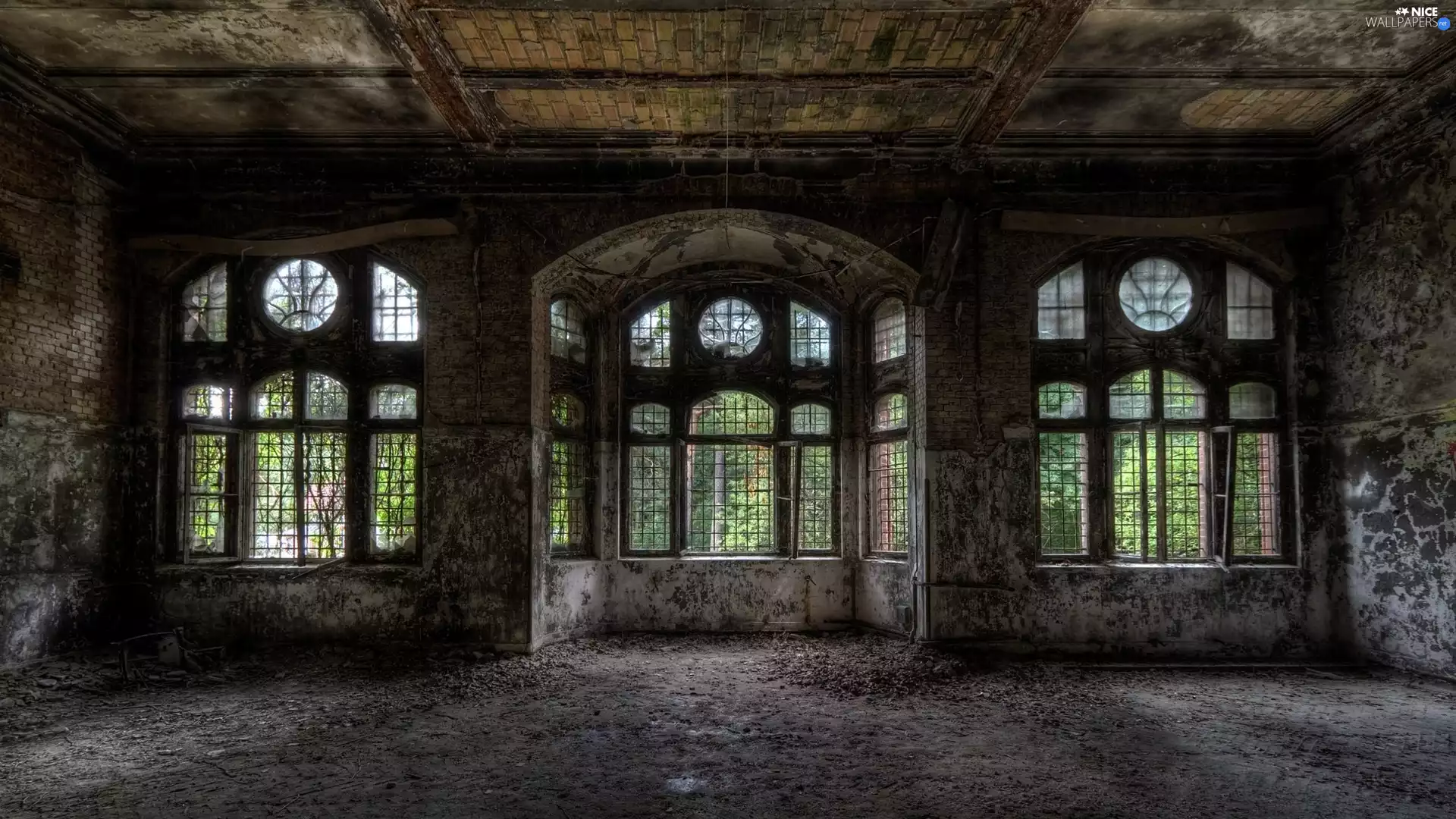 Windows Neglected, Neglected, interior