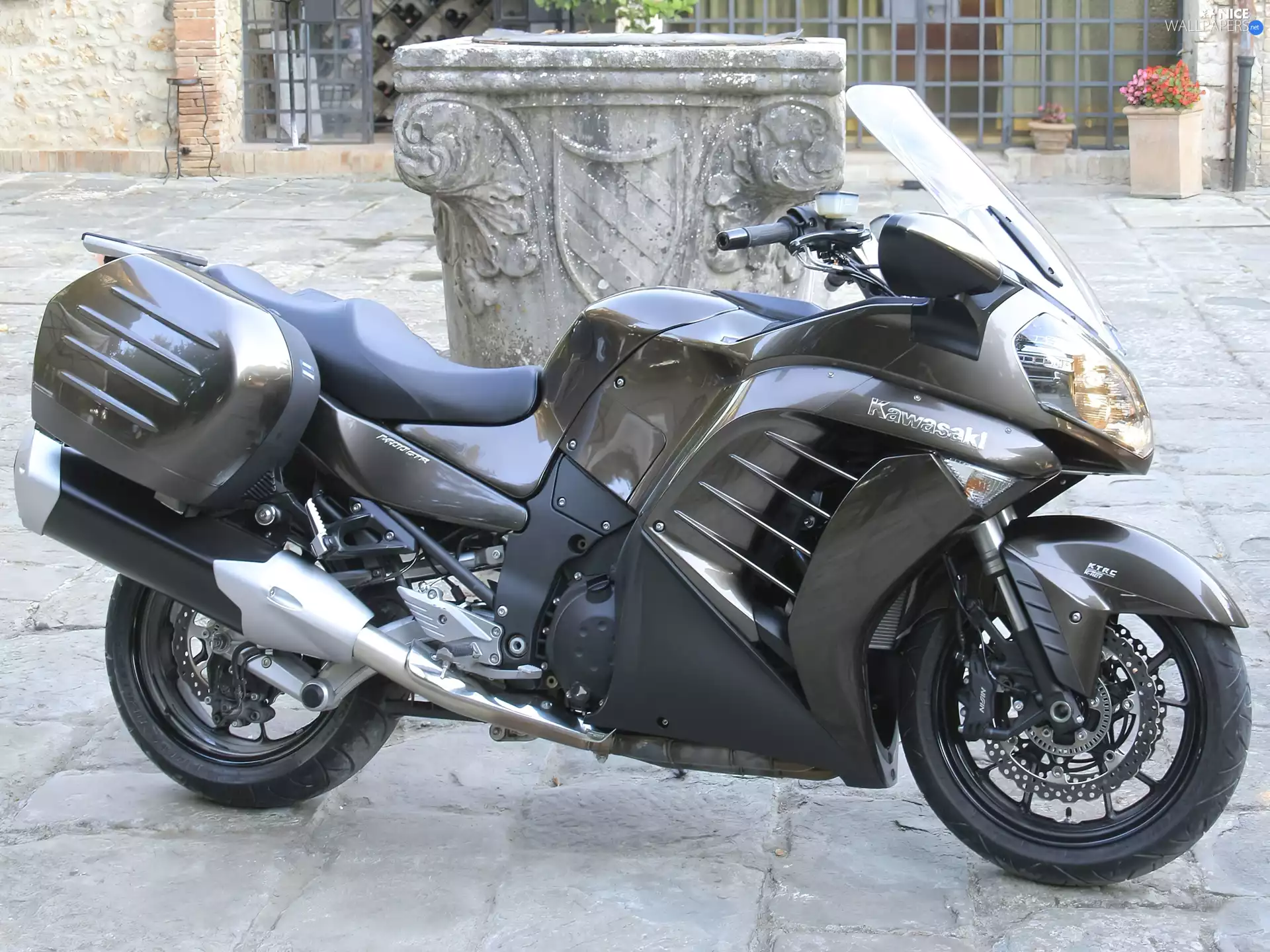 opening, Kawasaki 1400 GTR, deflectors