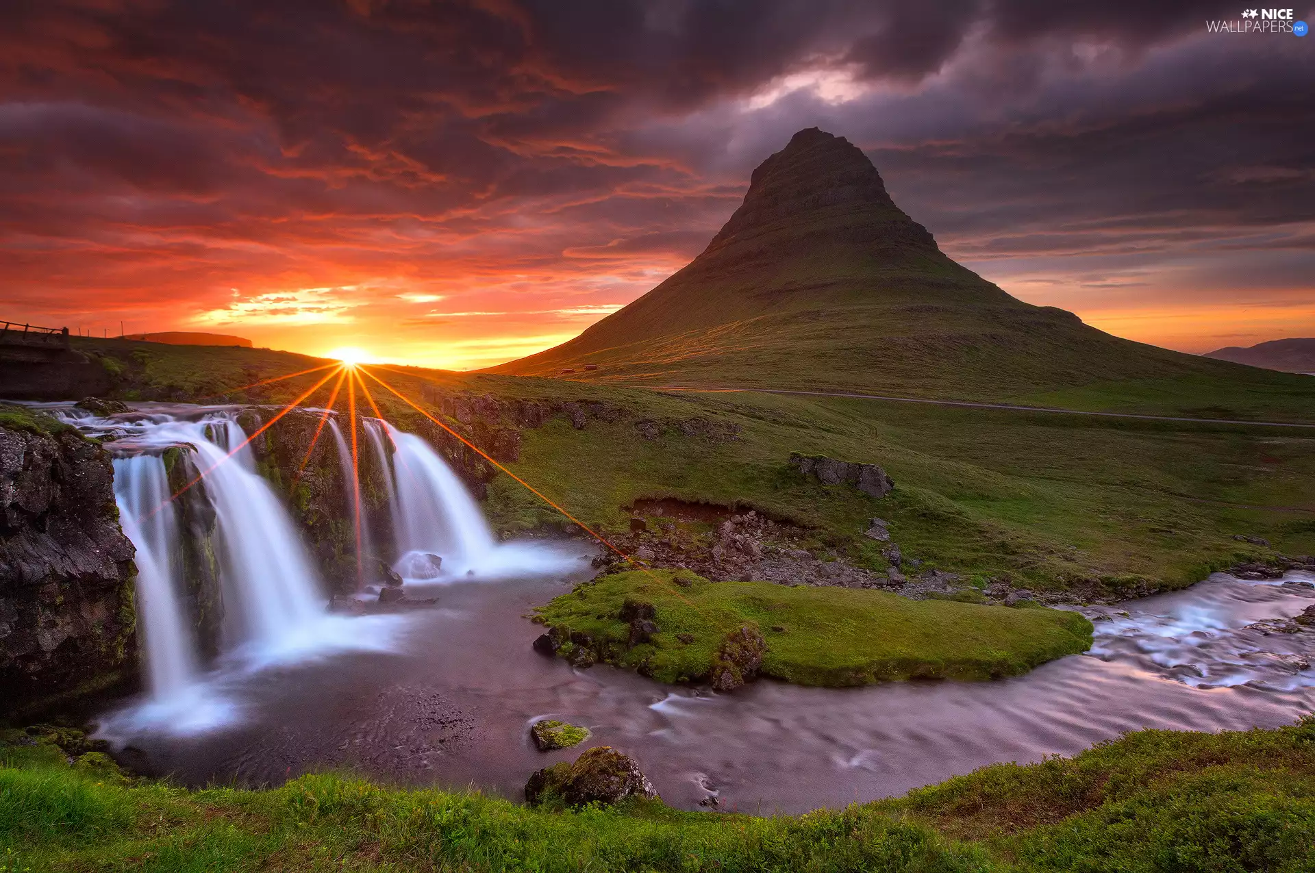 Kirkjufell Mountain, iceland, Great Sunsets, clouds, River, Kirkjufellsfoss Waterfall