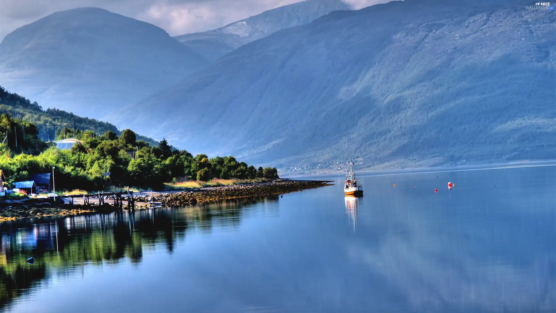The ship, Mountains, lake
