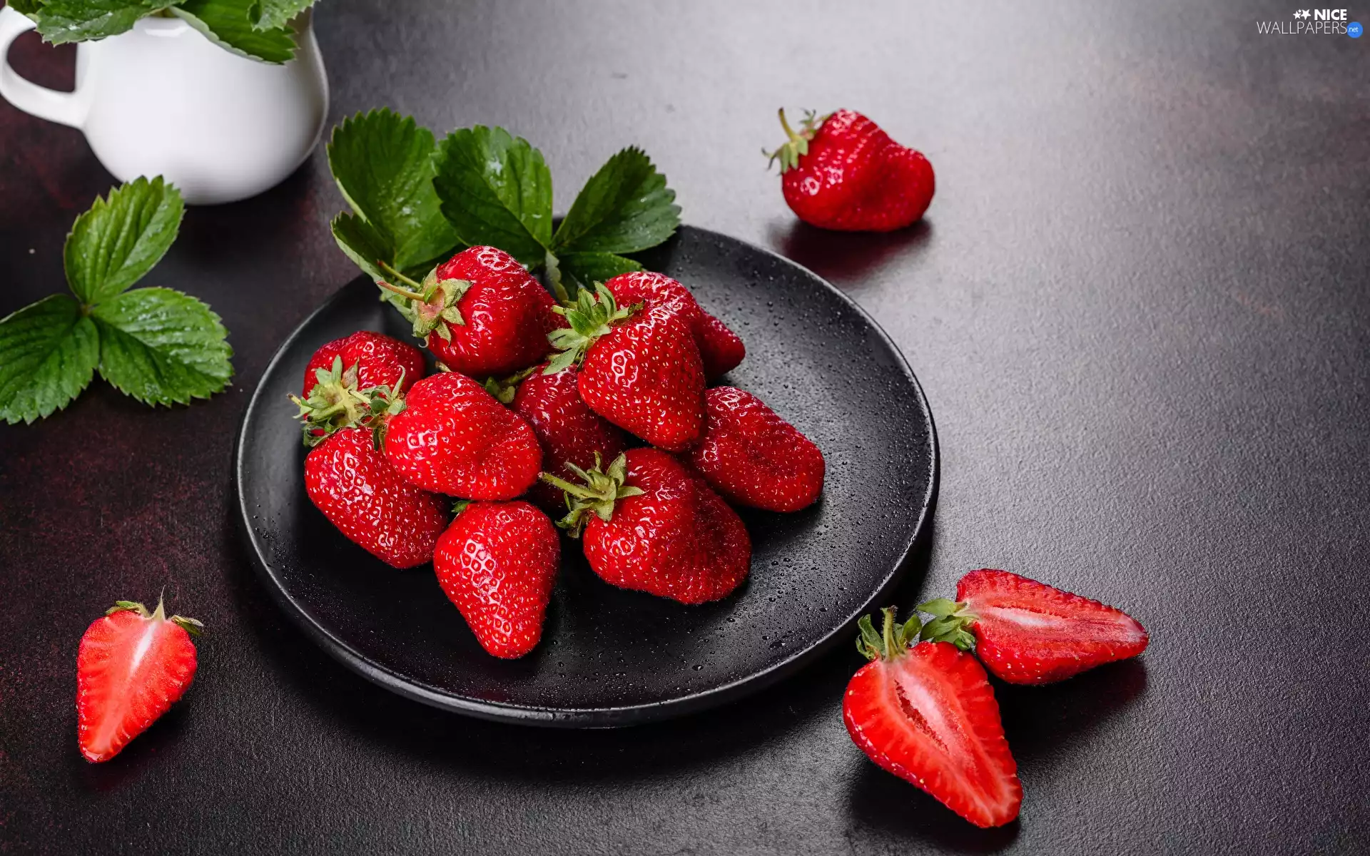 Leaf, strawberries, plate