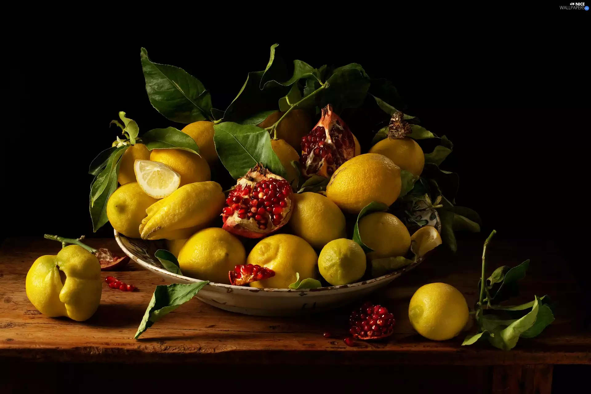 composition, grenades, bowl, lemons