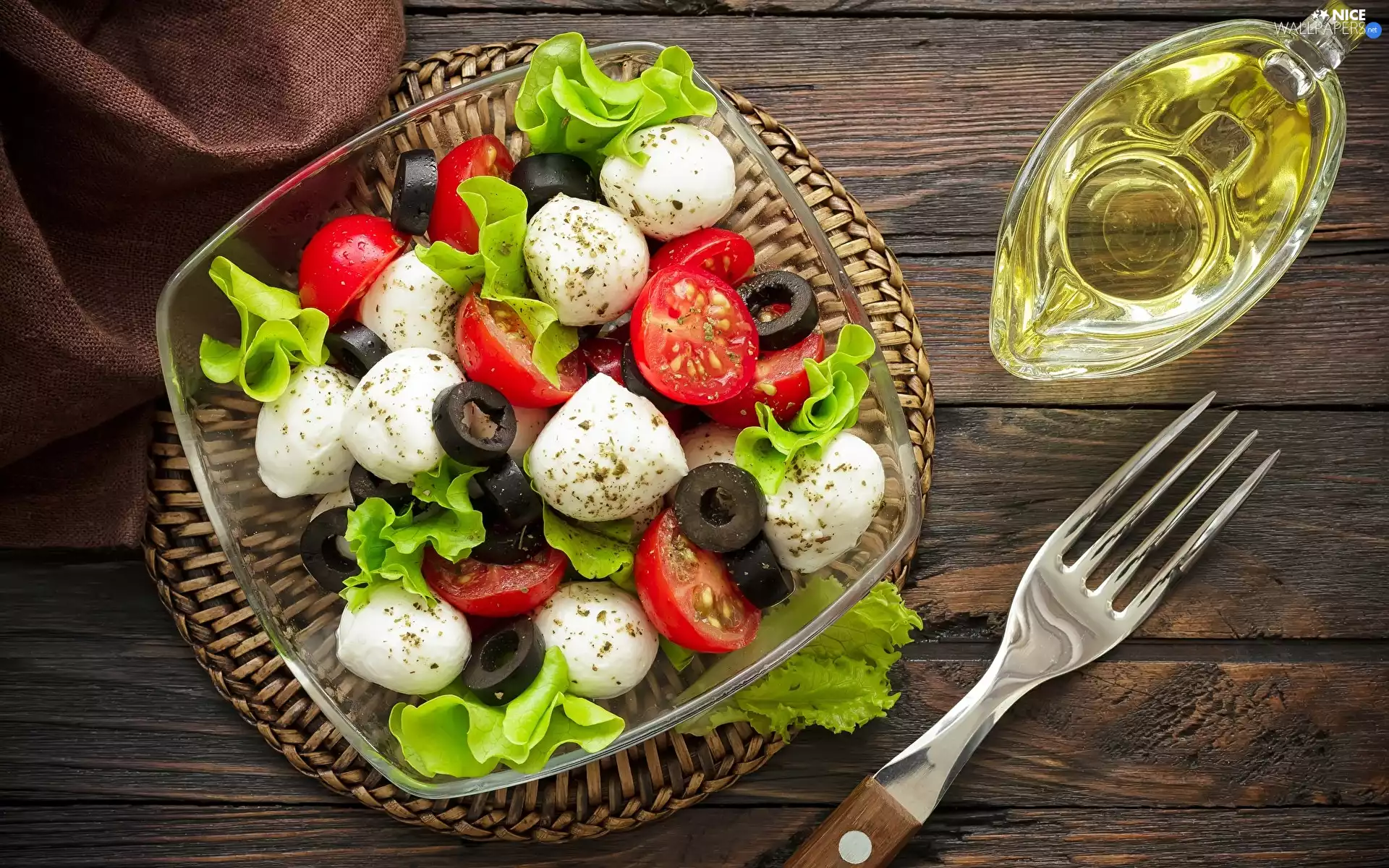 tomatoes, salad, oil, lettuce, bowl, Wicker Stand, tablecloth, olives, Mozzarella Cheese, boarding, fork